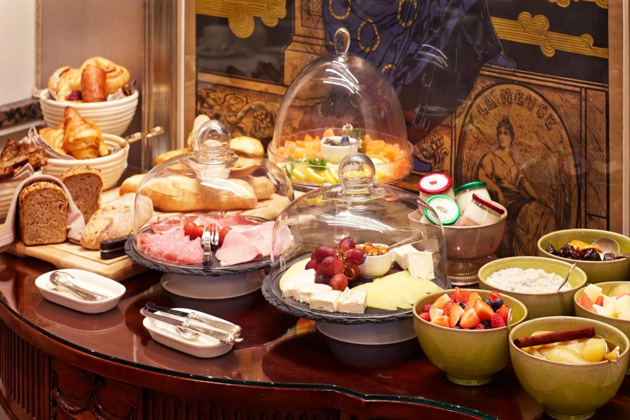 Restaurant/places to eat in Egerton House