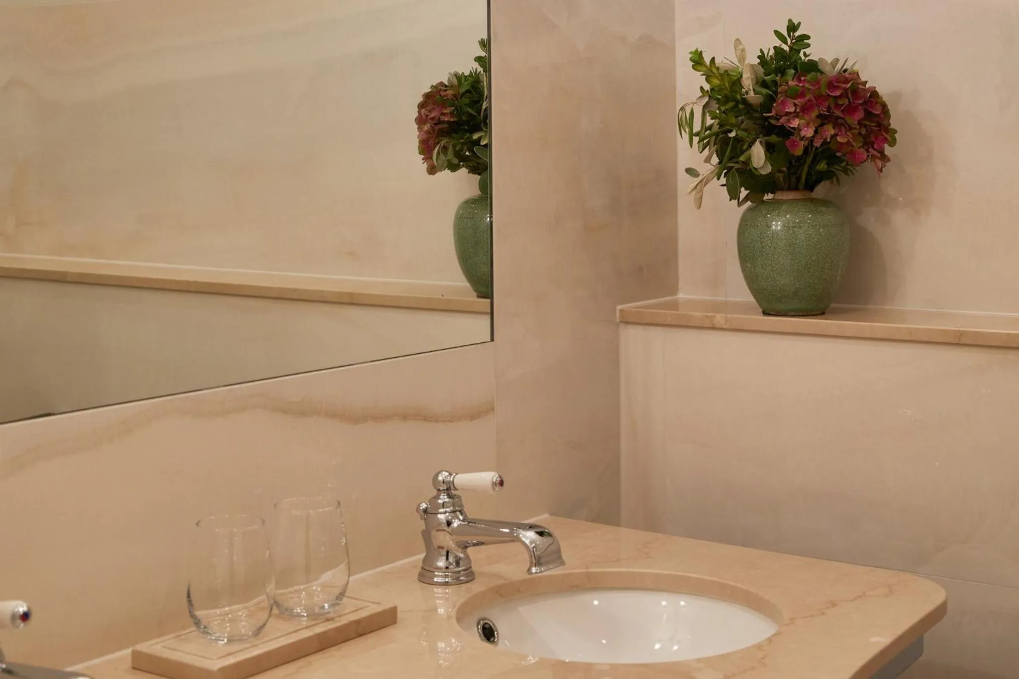 Photo of the whole room in Egerton House