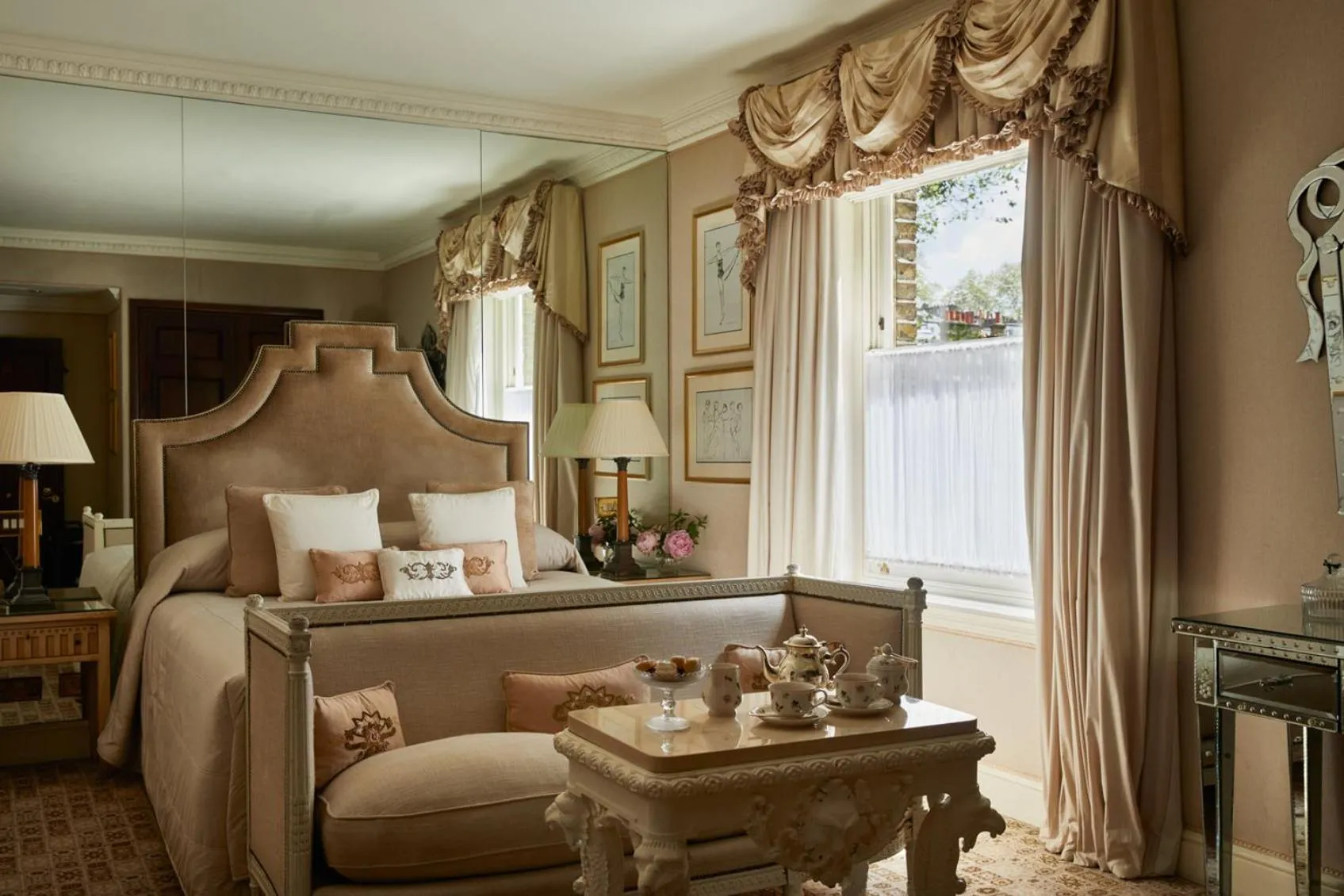 Photo of the whole room, Bed in Egerton House