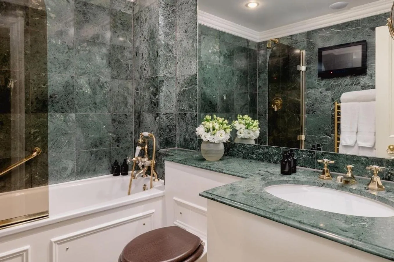 Photo of the whole room in Egerton House