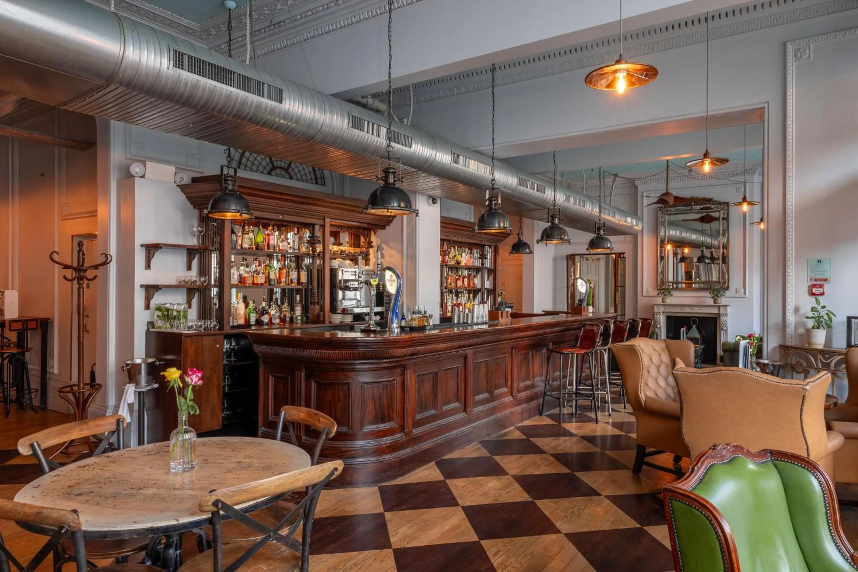 Lounge or bar in Radisson Blu Hotel, London South Kensington