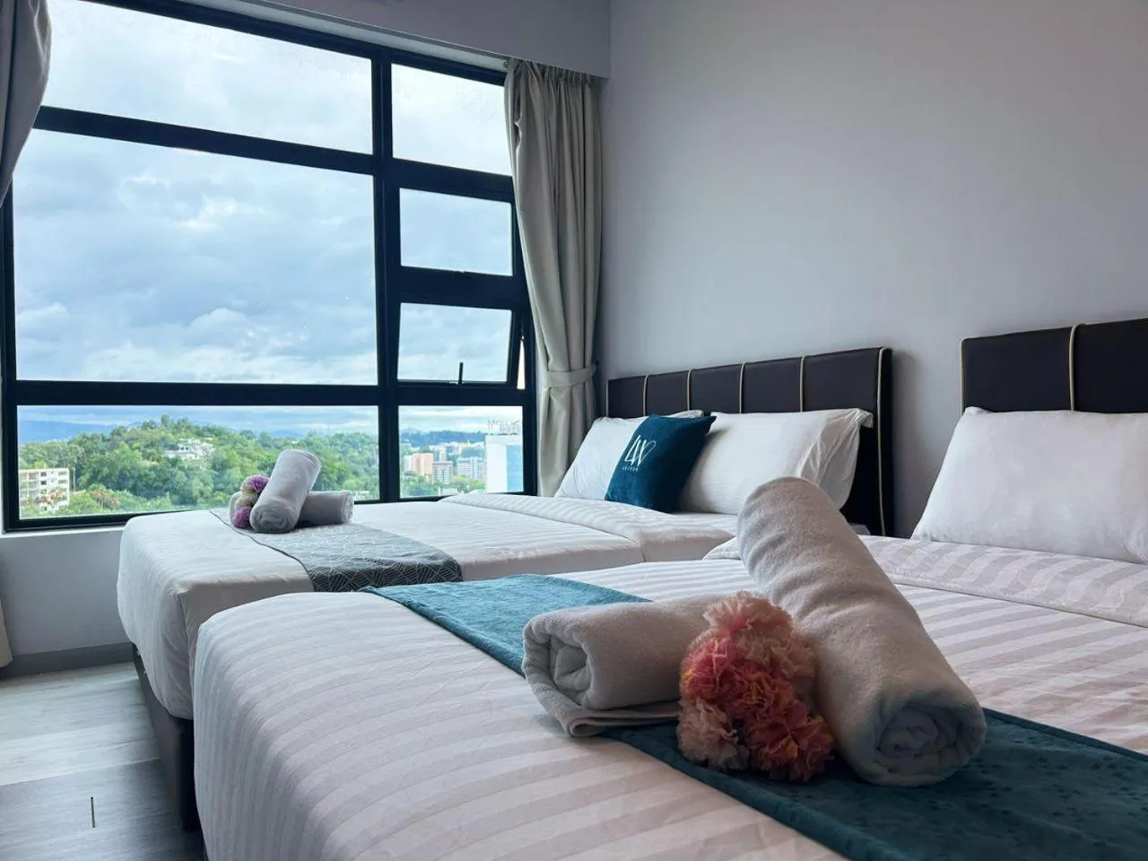 Bed in Jesselton Quay Kota Kinabalu City Centre by LW Suites