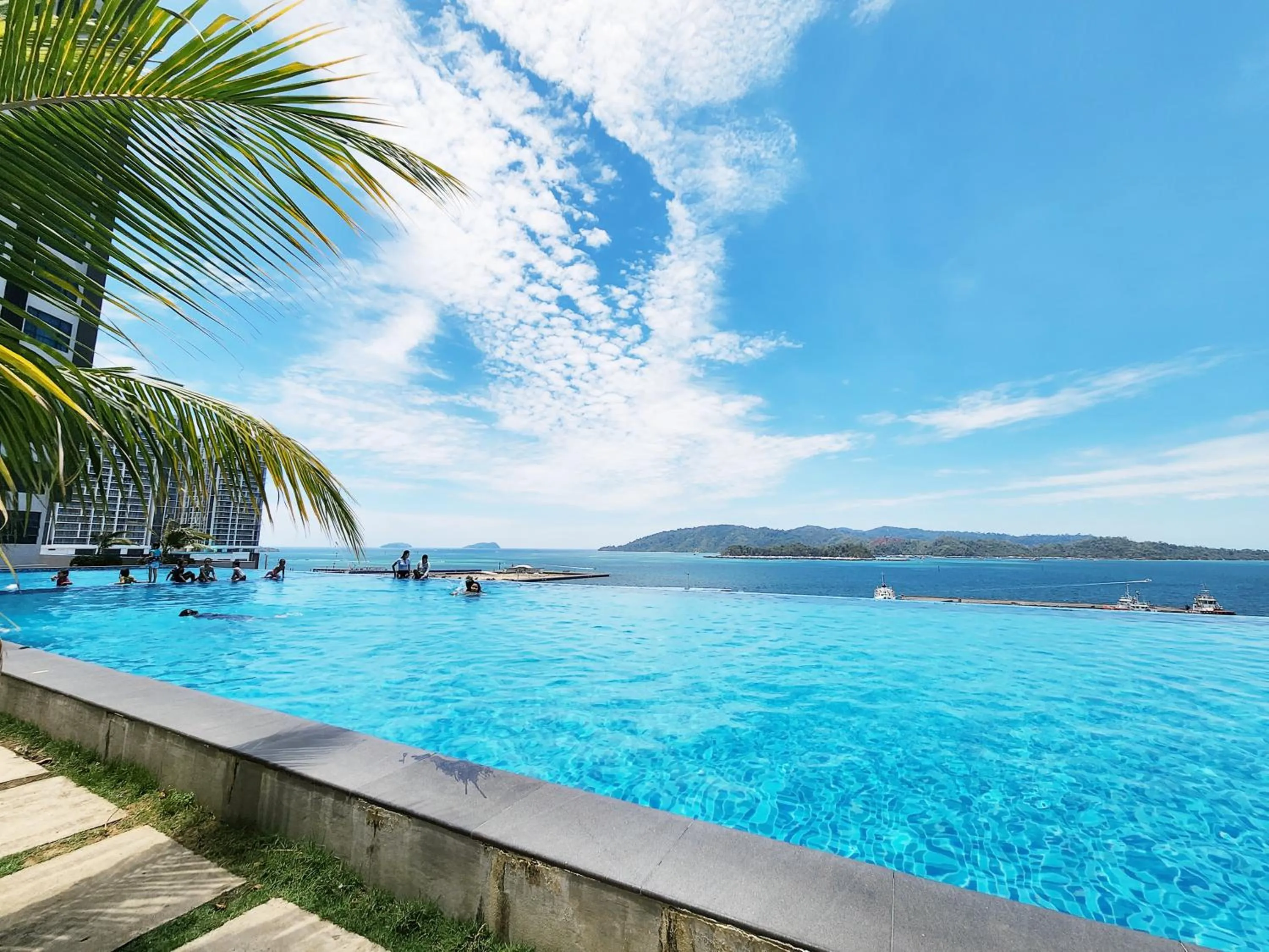 Jesselton Quay Kota Kinabalu City Centre by LW Suites