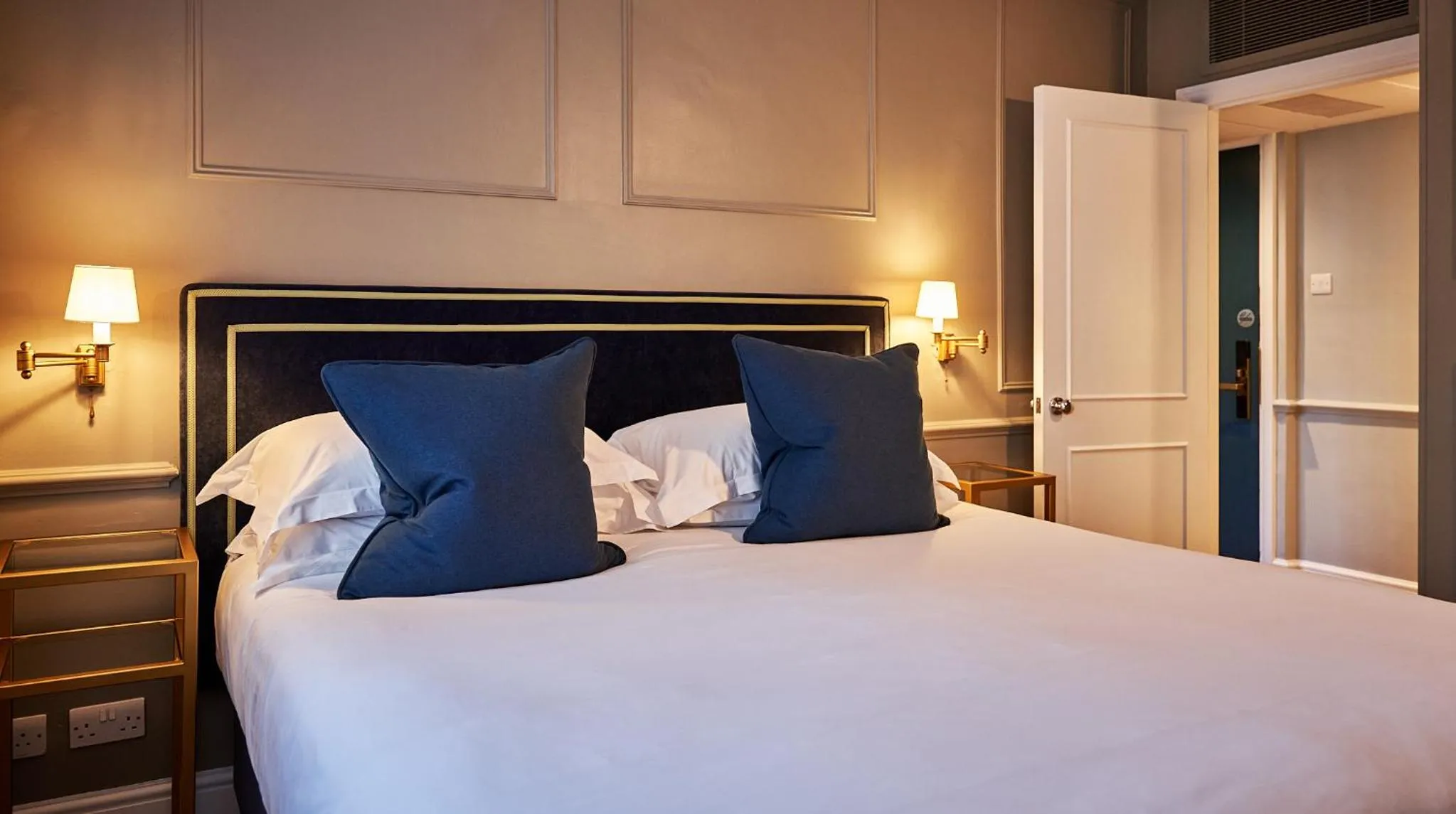Bed in The Capital Hotel, Apartments & Townhouse - Small Luxury Hotels of The World
