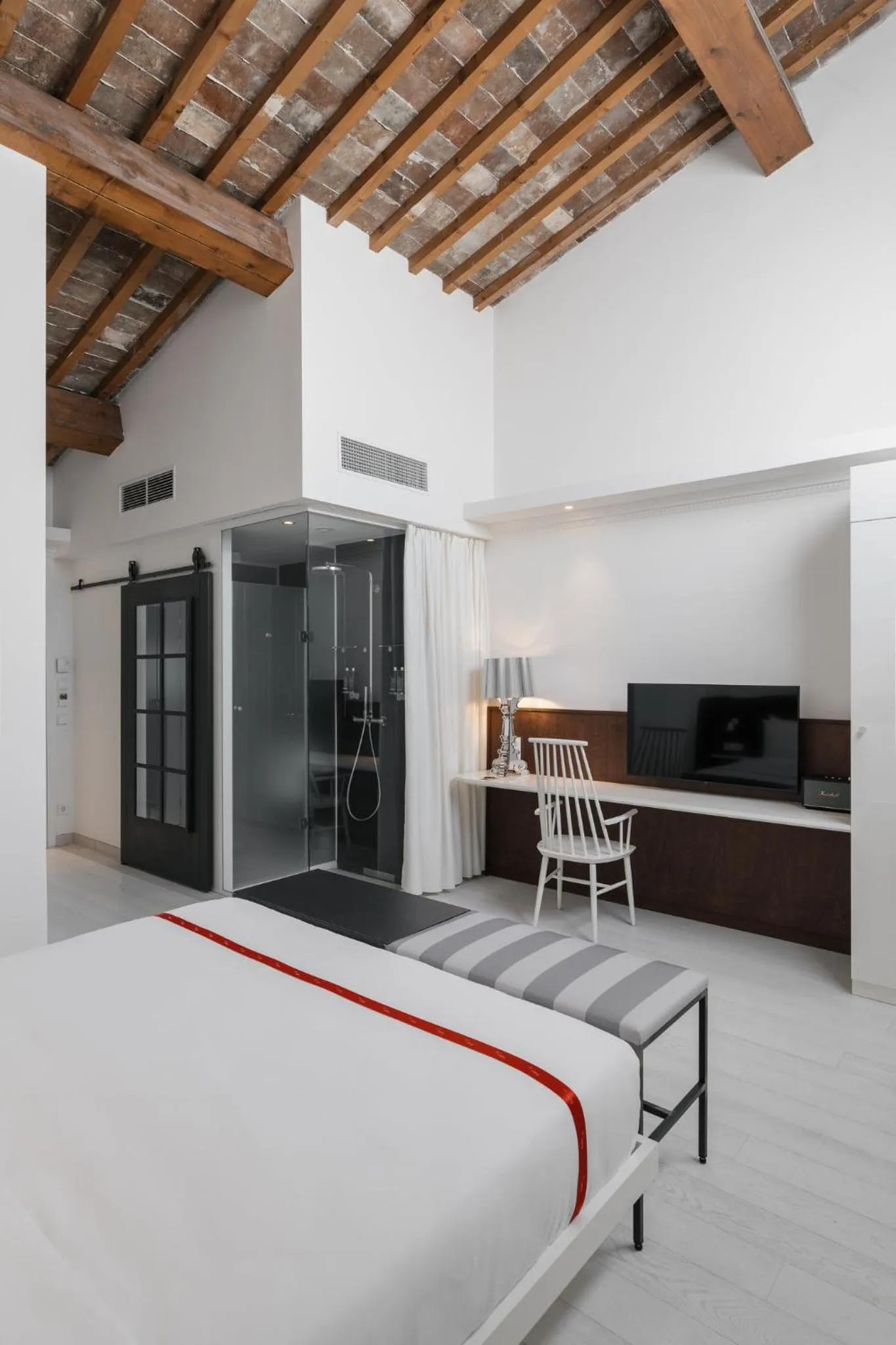 Photo of the whole room in Ruby Bea Hotel Florence