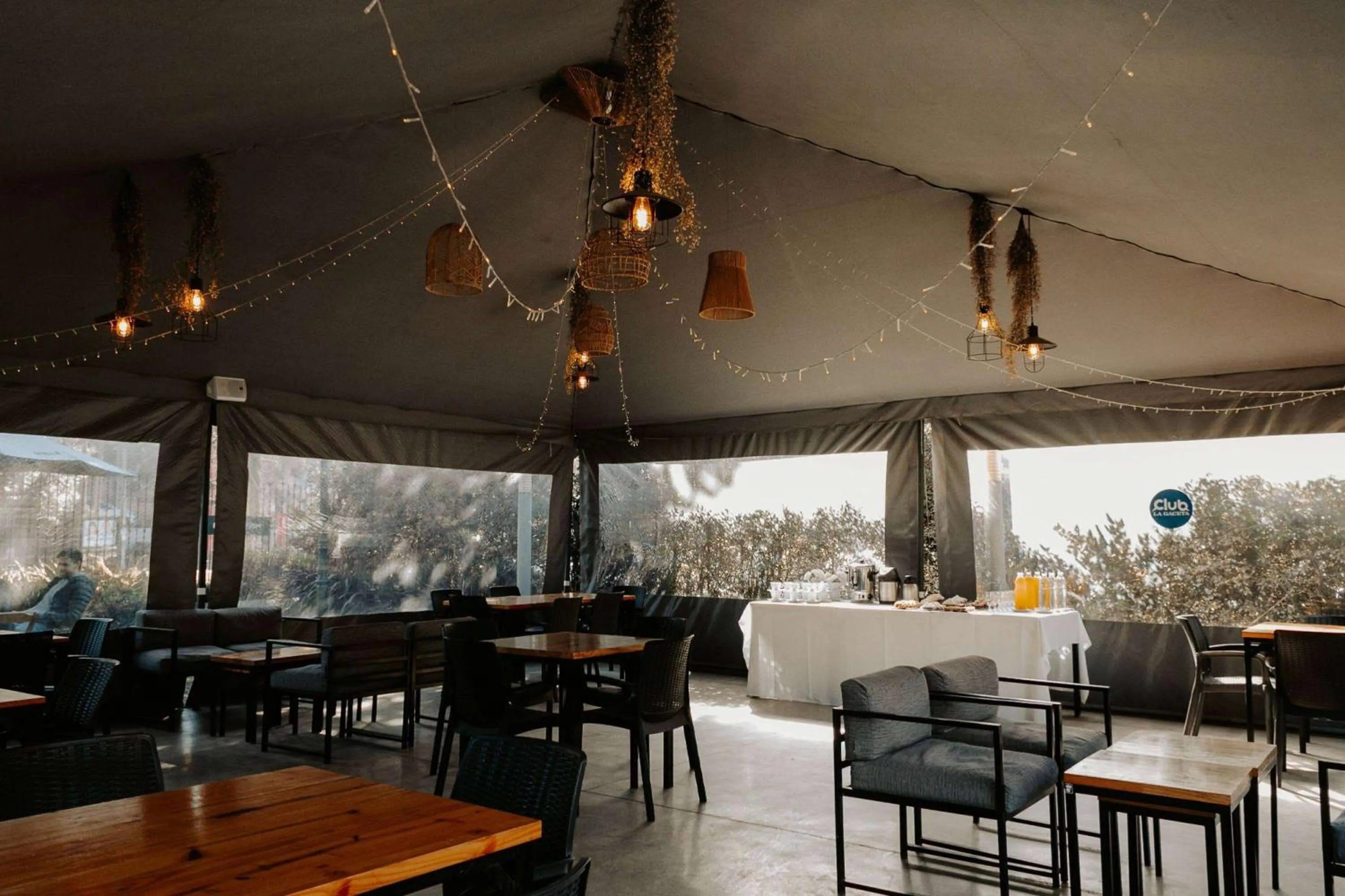 Restaurant/places to eat in Howard Johnson Hotel Yerba Buena