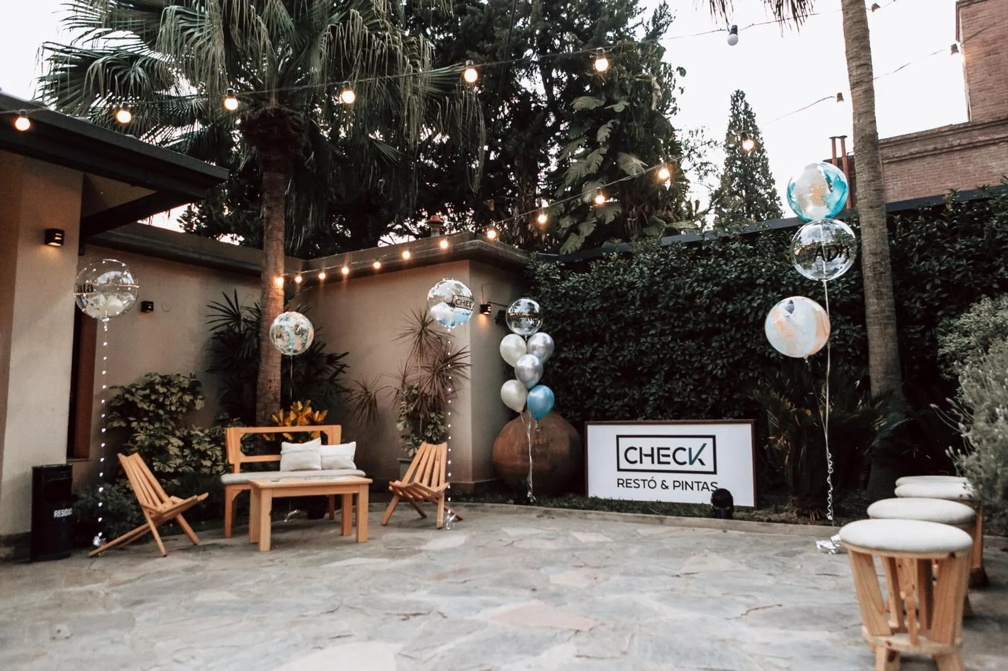 Restaurant/places to eat in Howard Johnson Hotel Yerba Buena