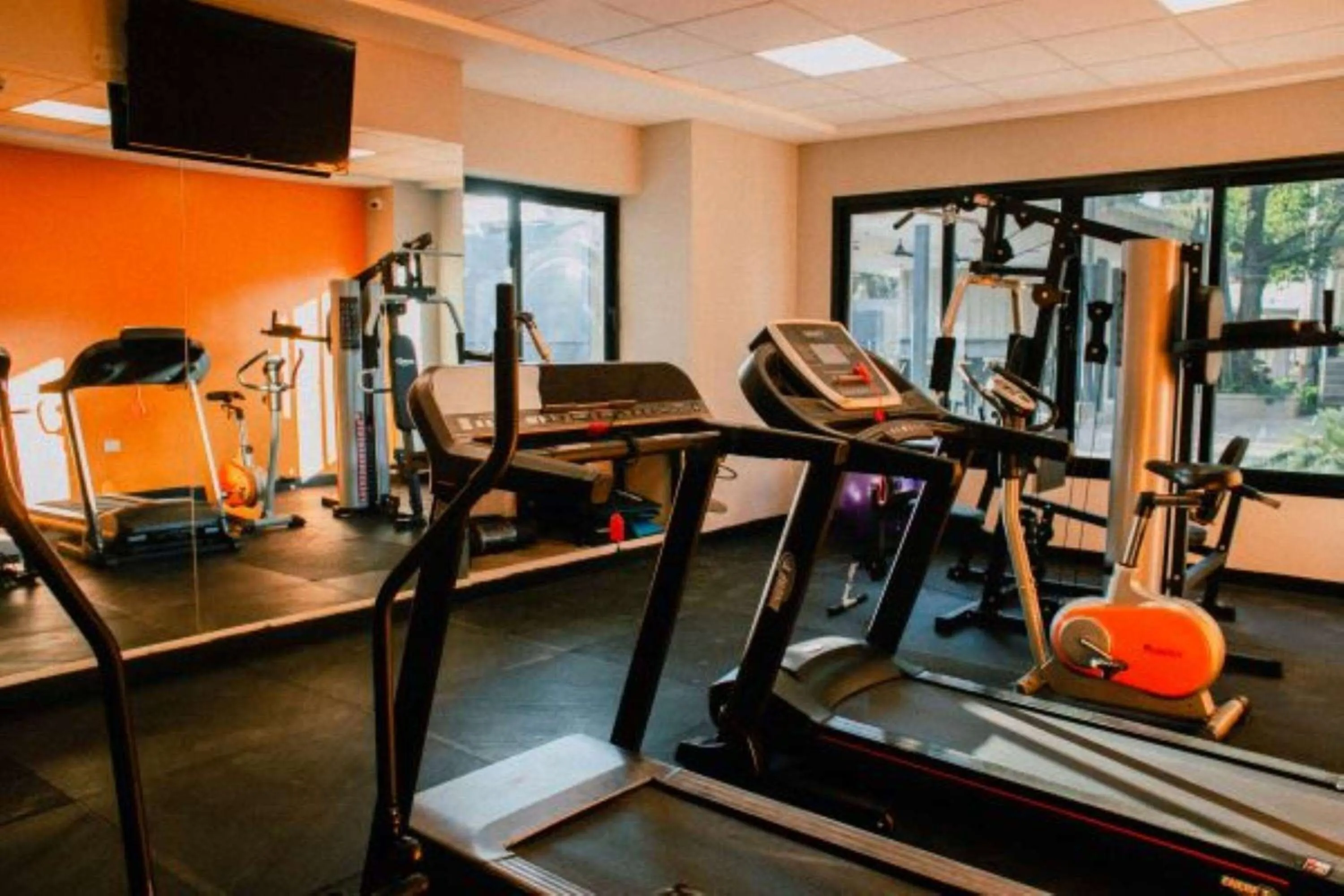 Fitness centre/facilities in Howard Johnson Hotel Yerba Buena