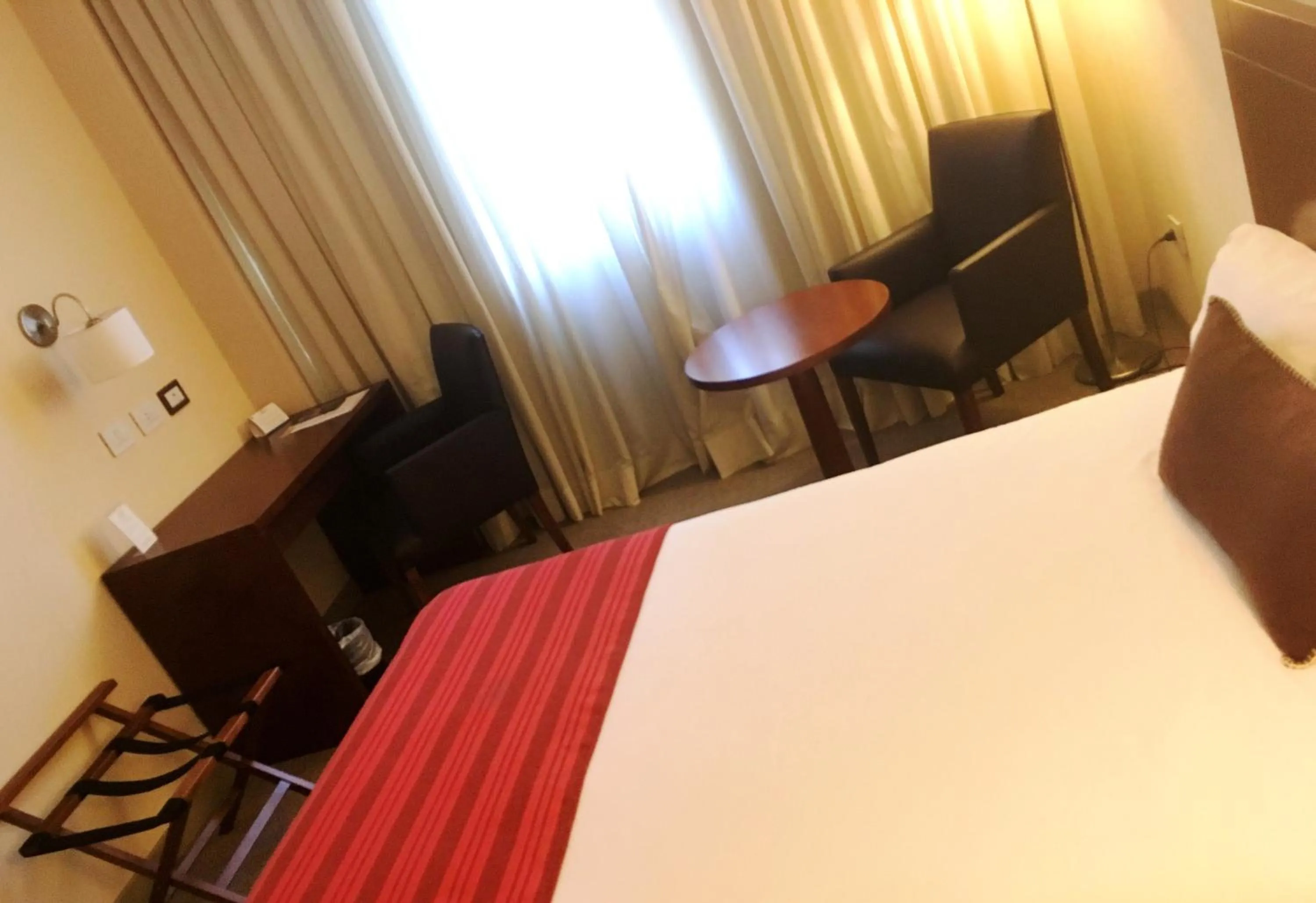 Bed in Howard Johnson Hotel Yerba Buena