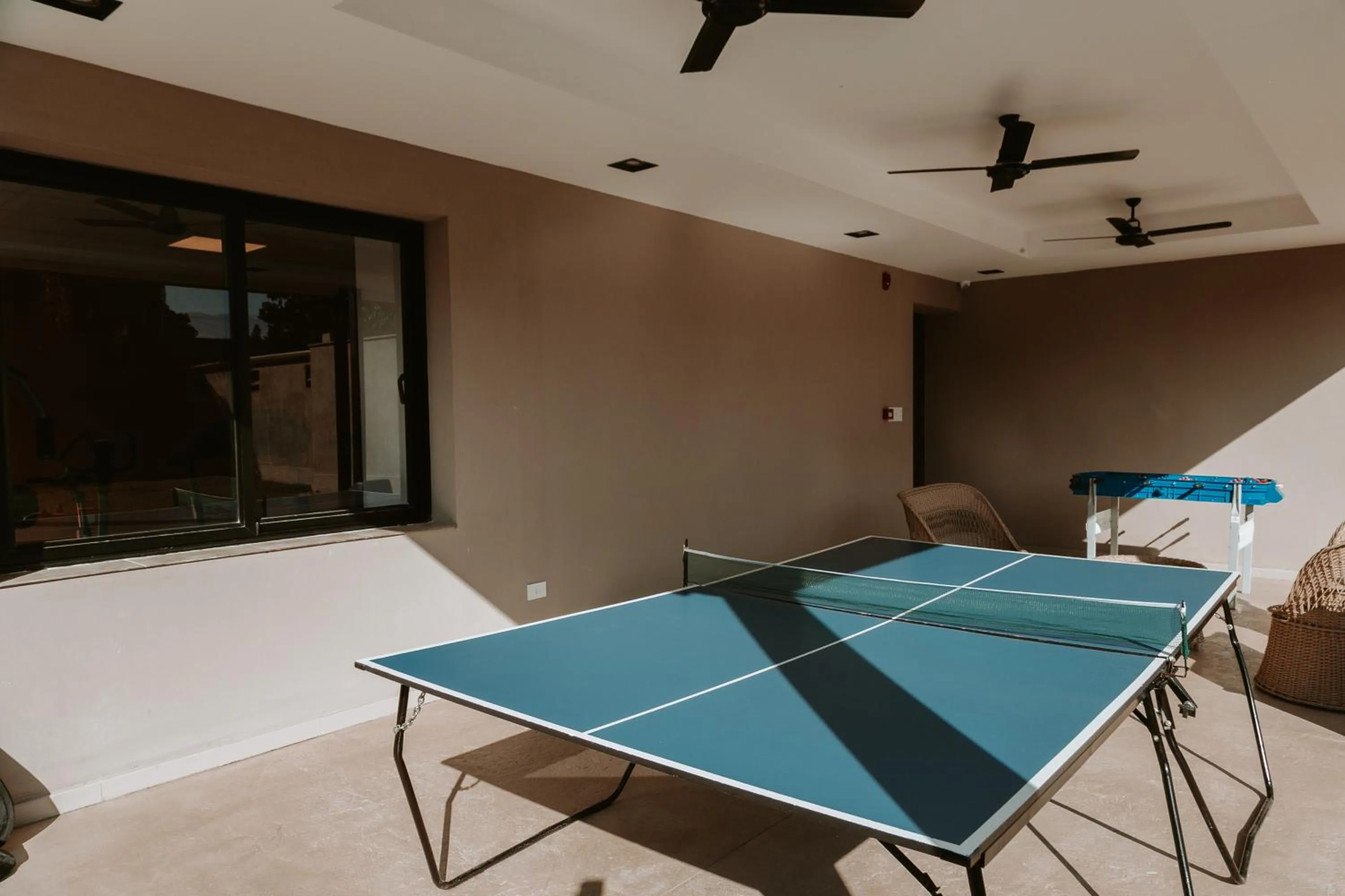 Game Room in Howard Johnson Hotel Yerba Buena