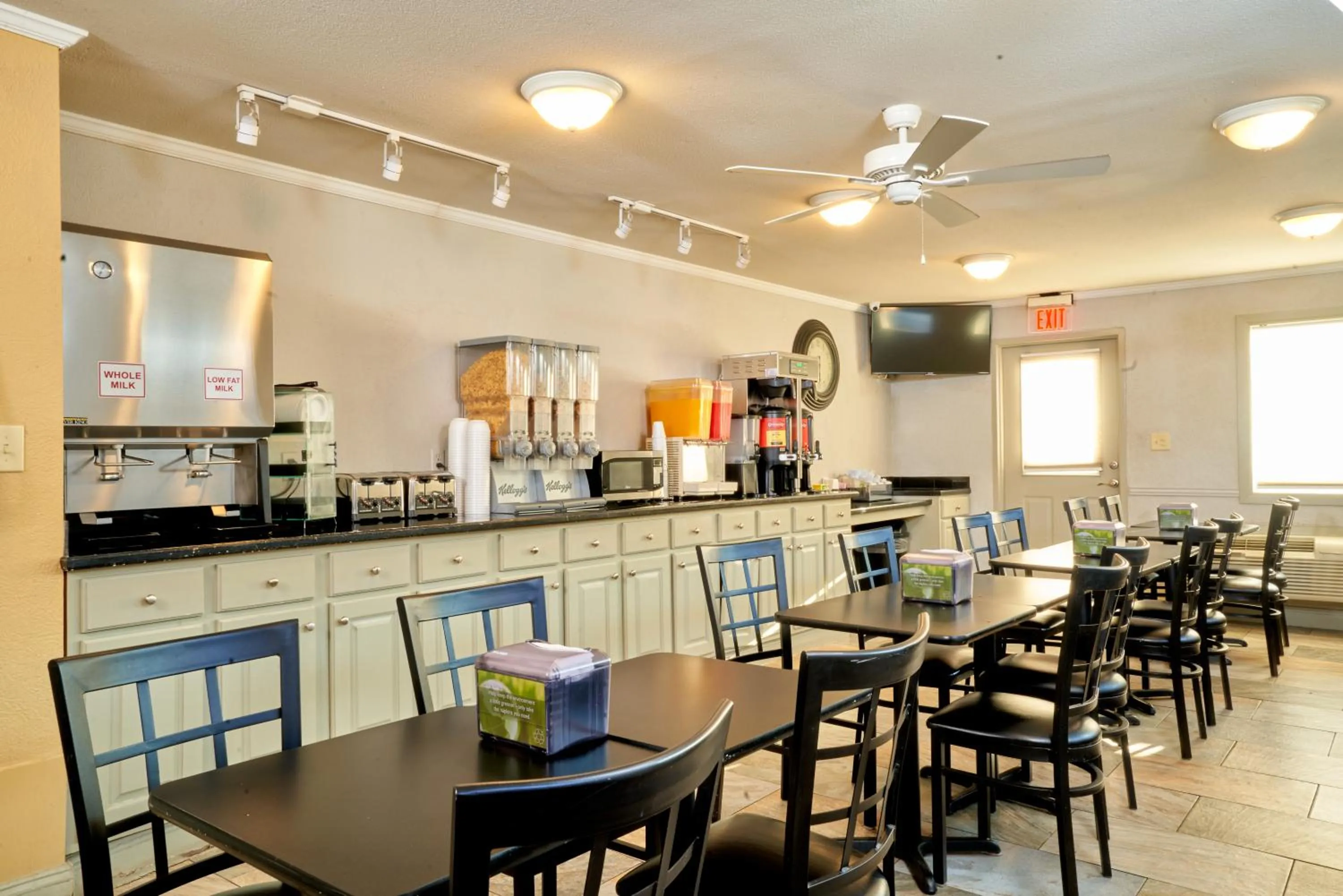 Breakfast in Family Garden Inn & Suites