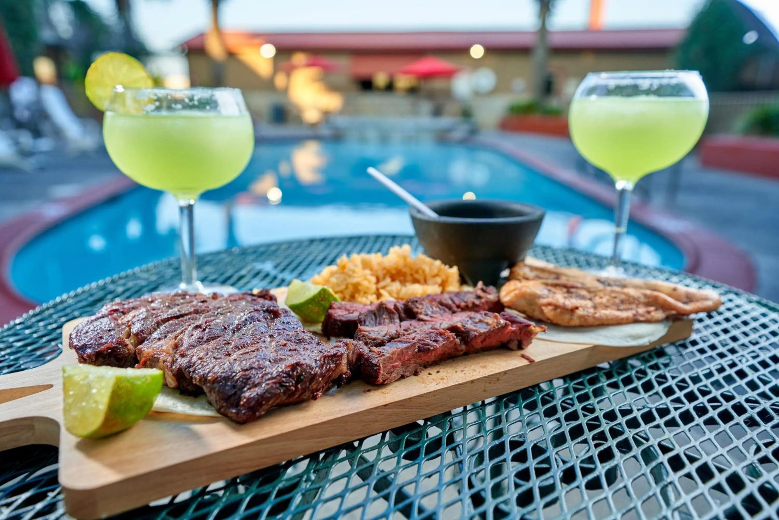 Food and drinks in Family Garden Inn & Suites