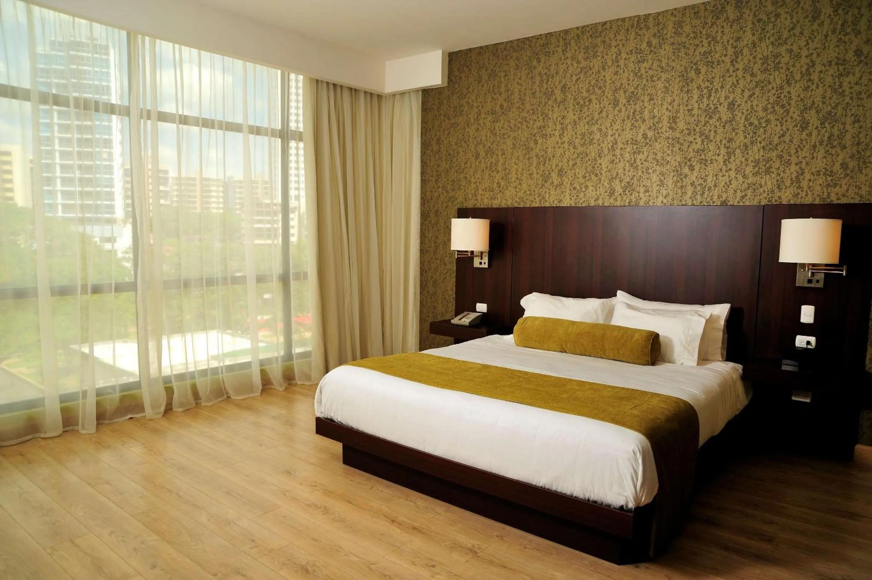 Photo of the whole room, Bed in Best Western Plus Panama Zen Hotel