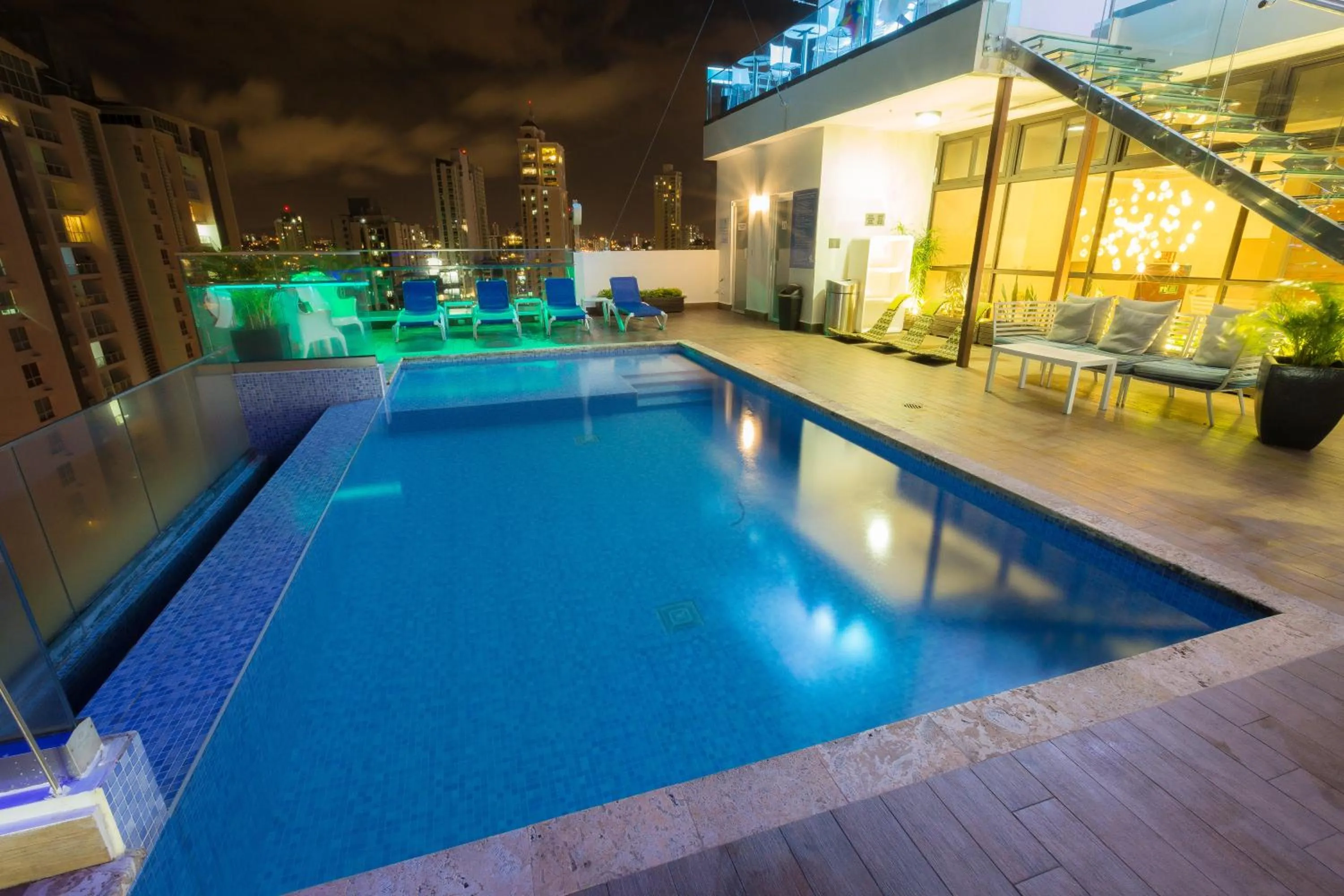 Swimming pool in Best Western Plus Panama Zen Hotel