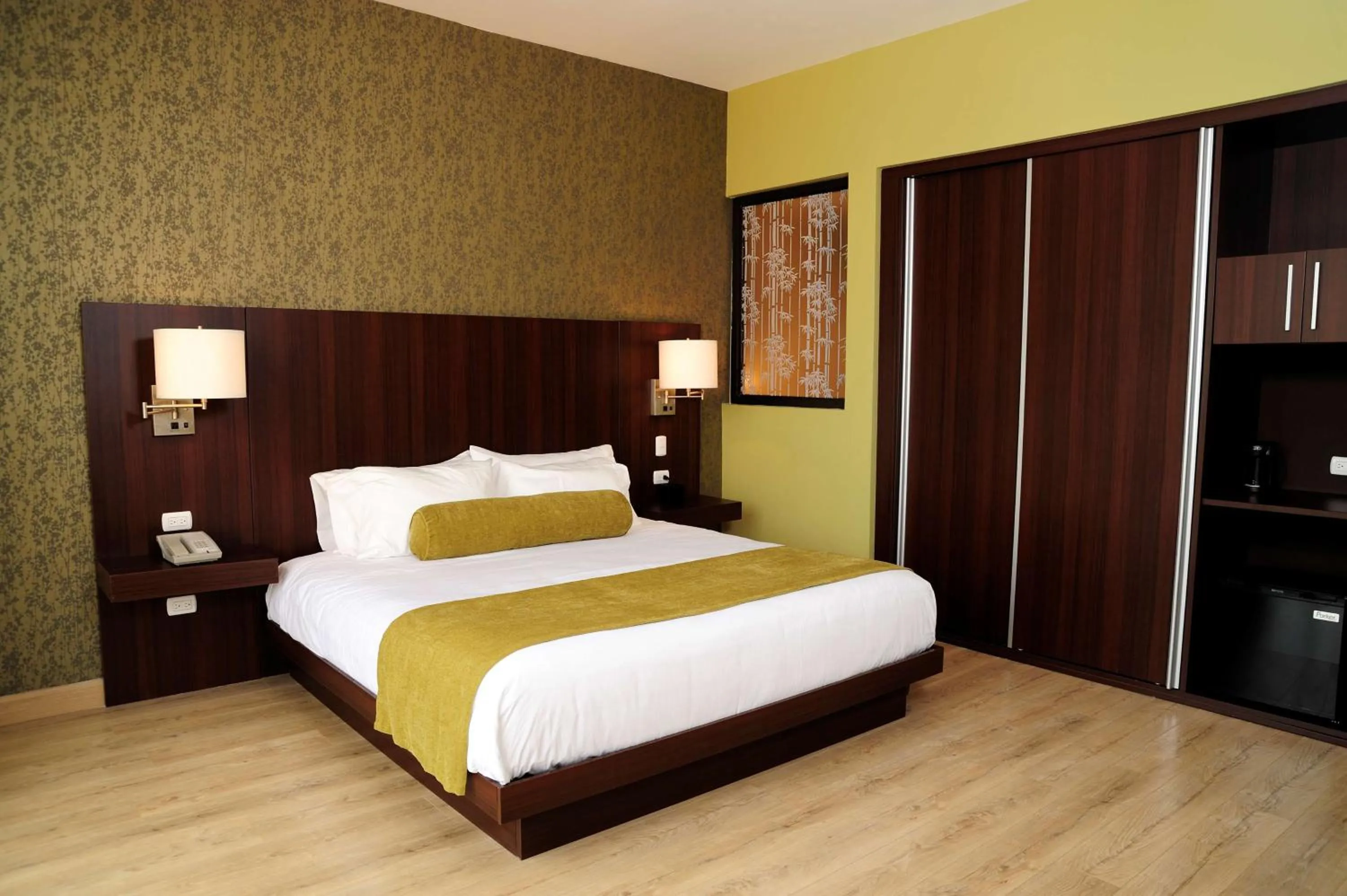 Photo of the whole room, Bed in Best Western Plus Panama Zen Hotel