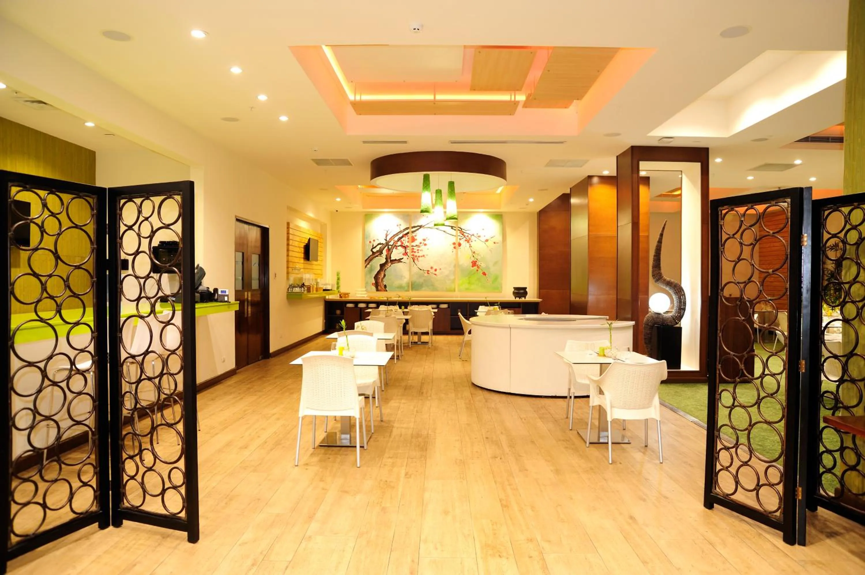 Buffet breakfast in Best Western Plus Panama Zen Hotel