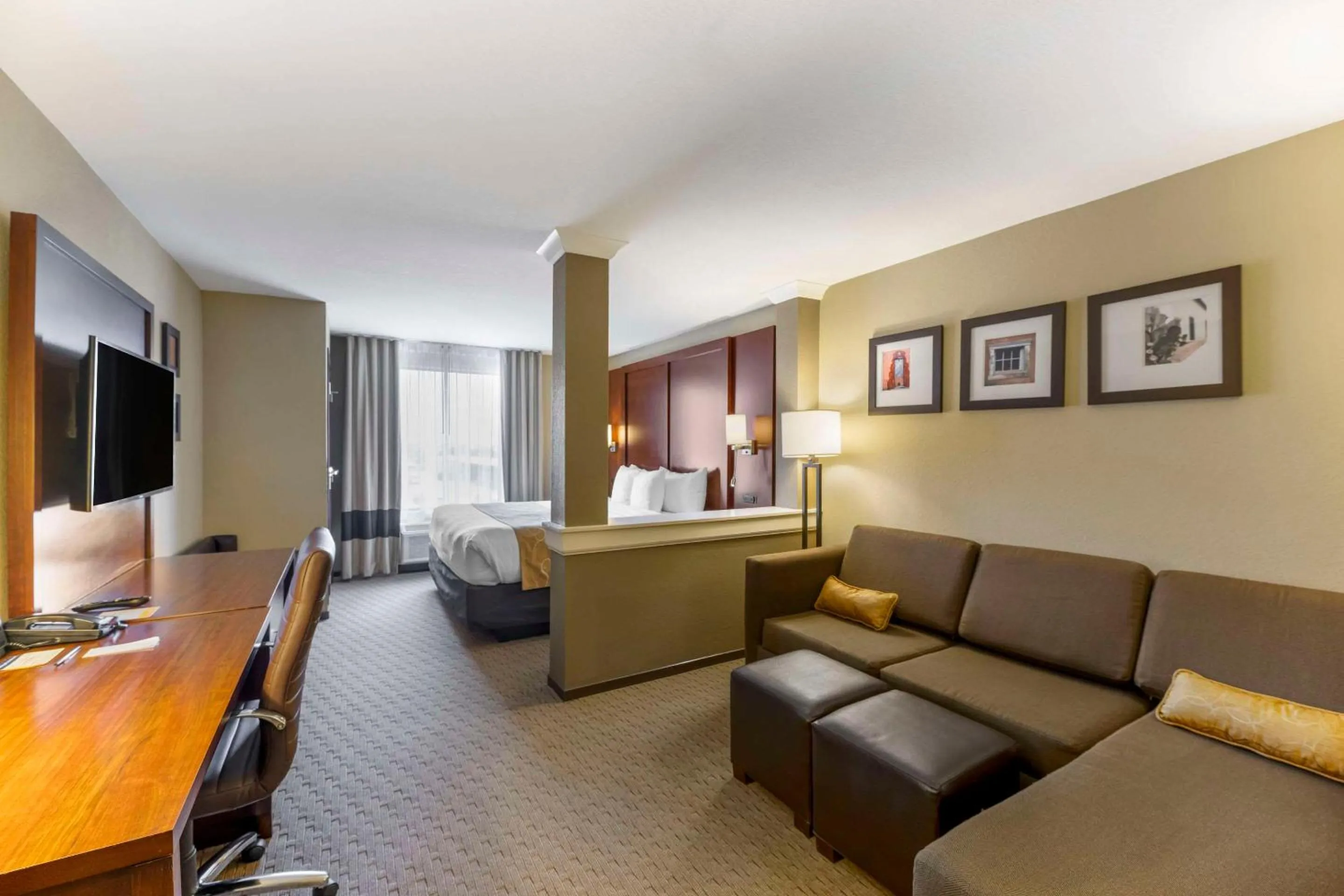 Bedroom in Comfort Suites Carlsbad