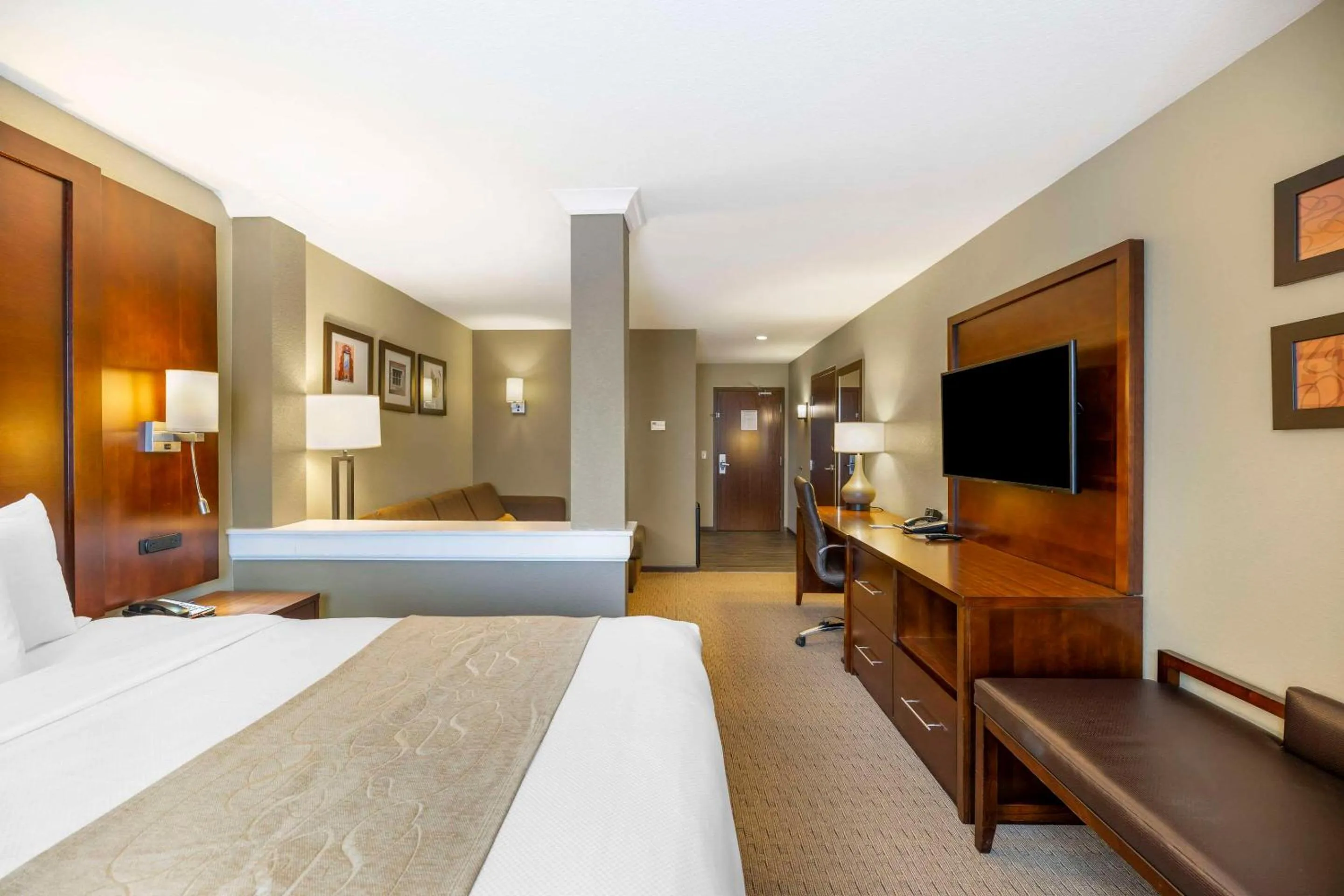 Bedroom, Bed in Comfort Suites Carlsbad