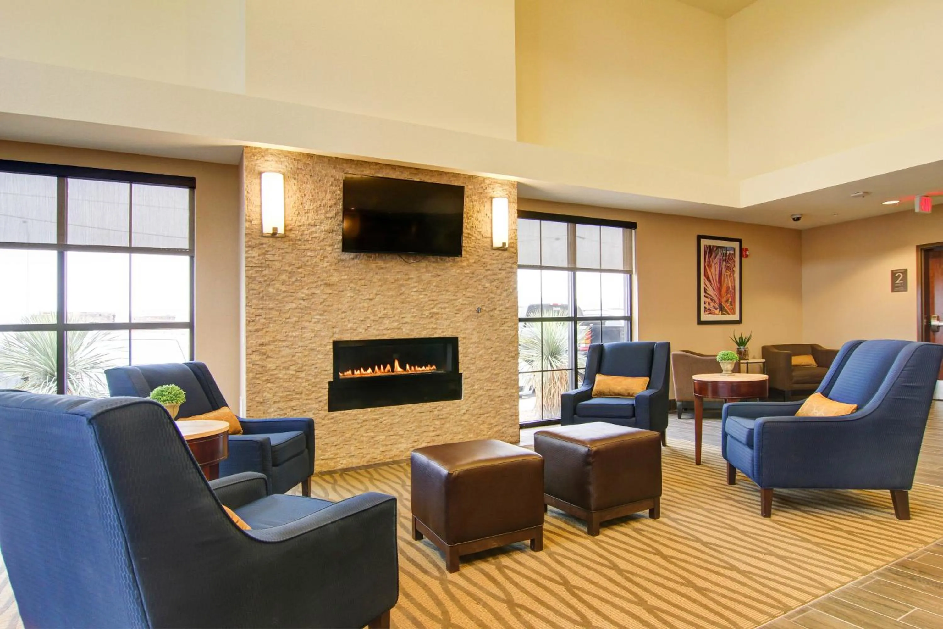 Communal lounge/ TV room in Comfort Suites Carlsbad