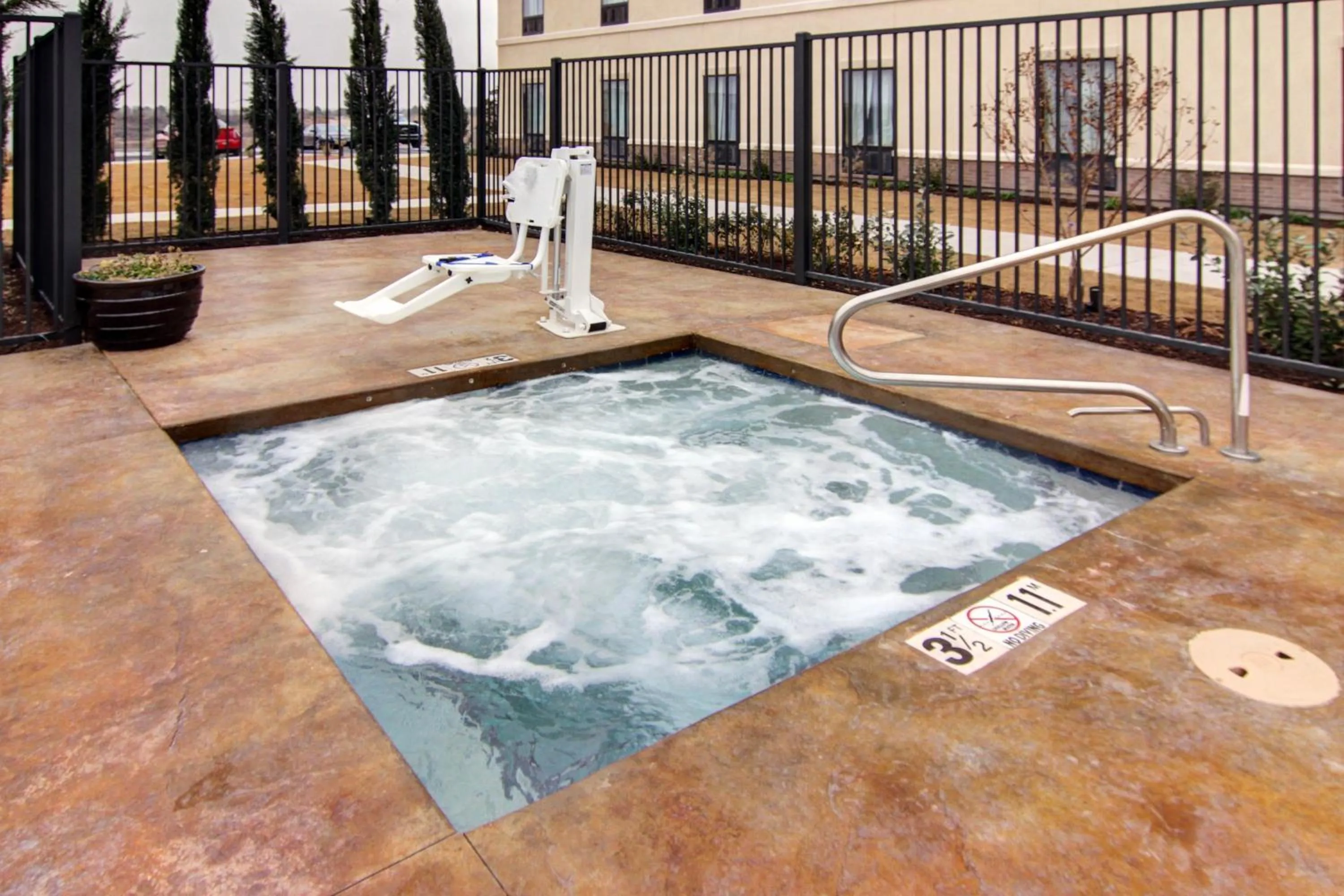 Hot Tub in Comfort Suites Carlsbad