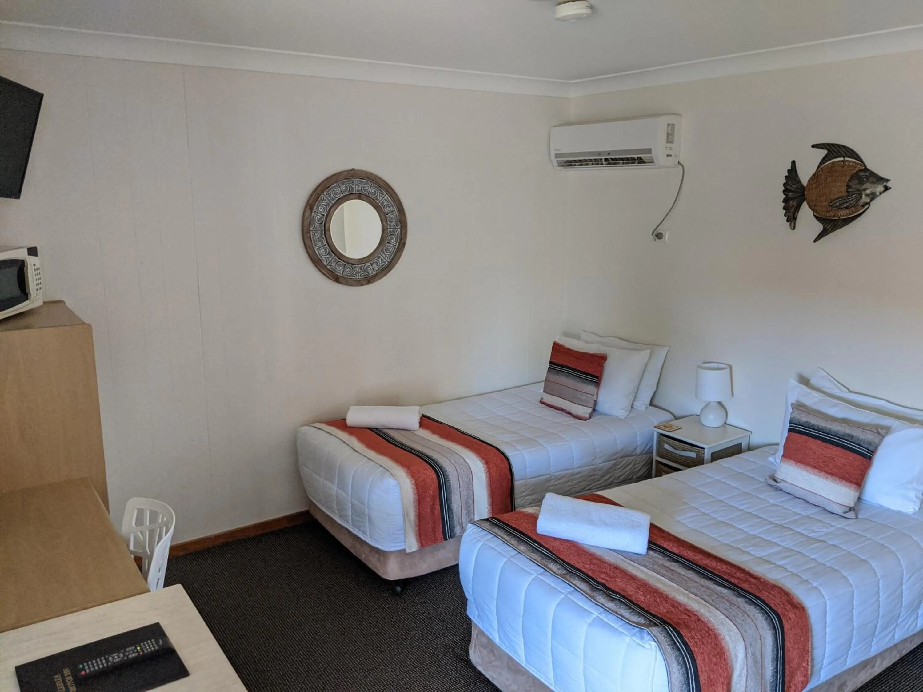 Bed in Karuah Motor Inn