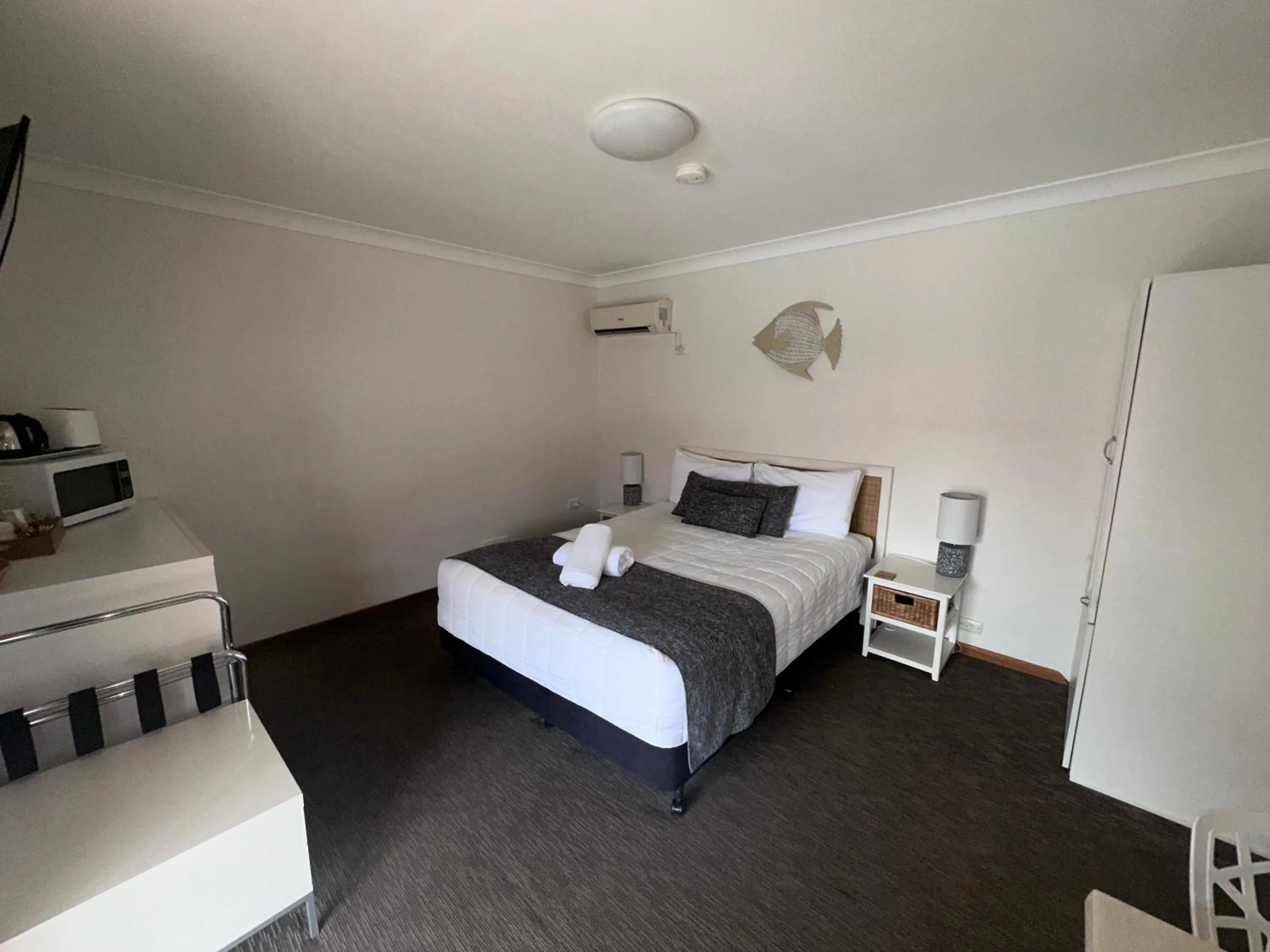 Bed in Karuah Motor Inn