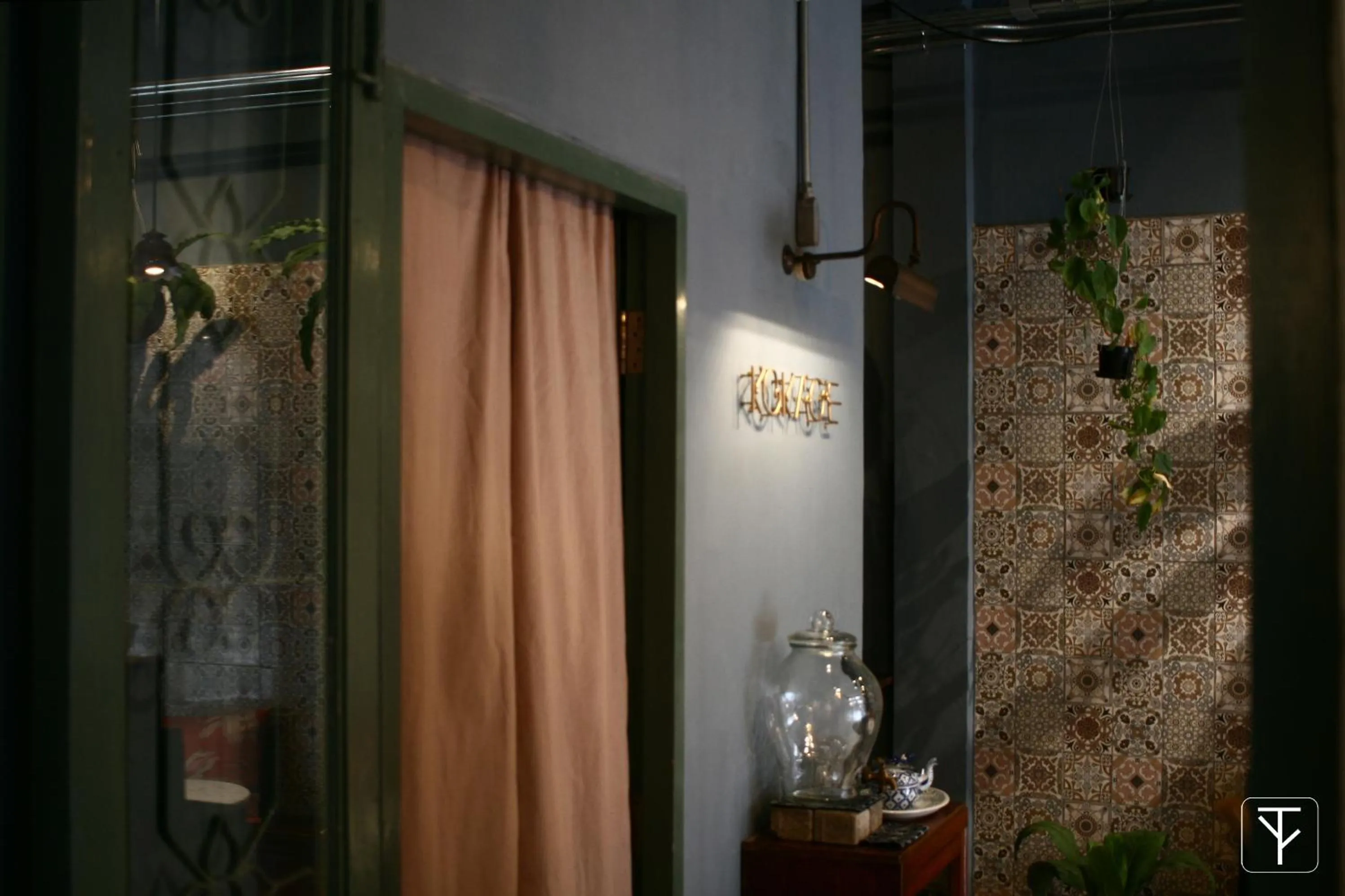 Restaurant/places to eat in T-Boutique Hostel - Hua Lamphong