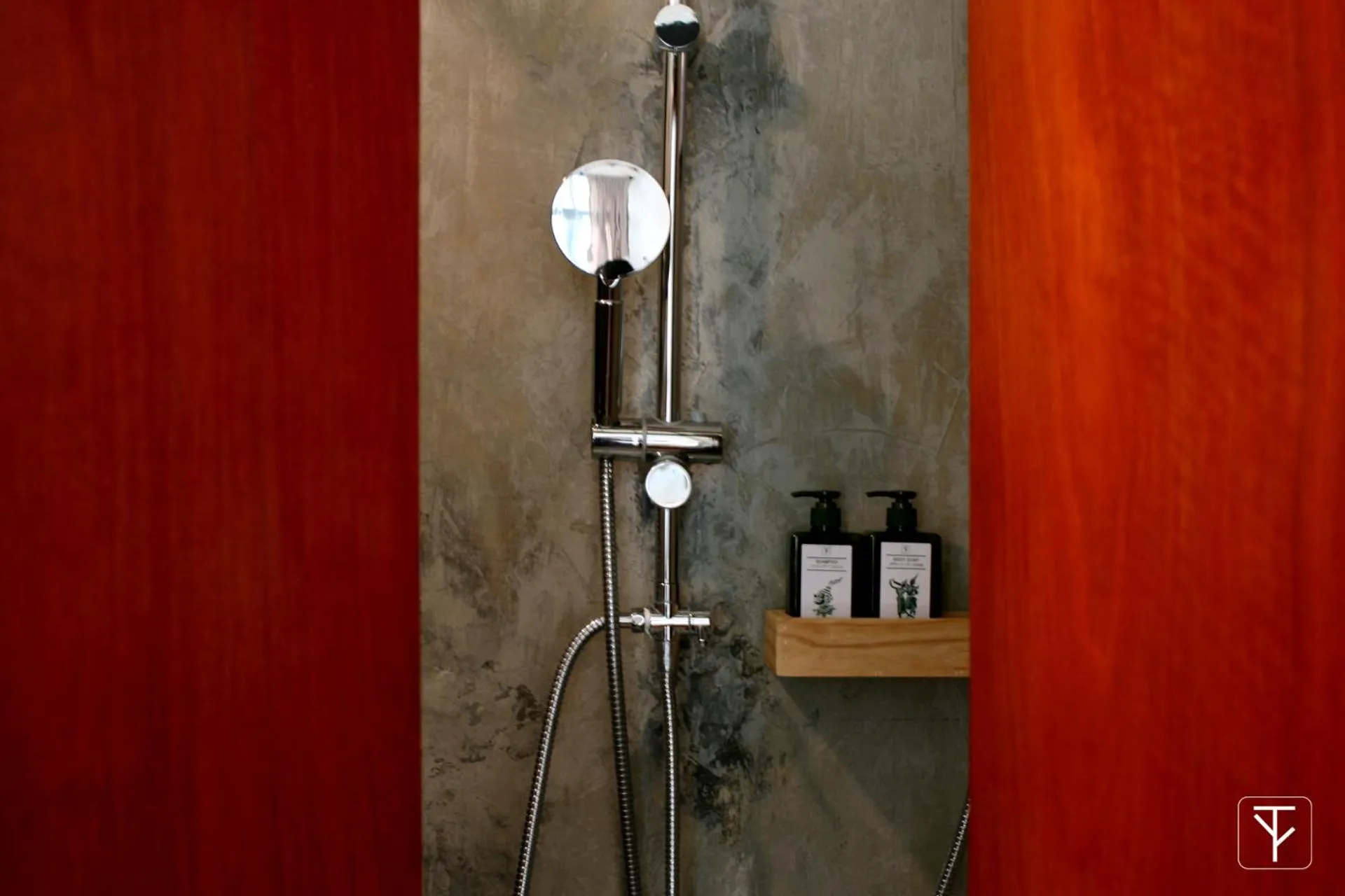 Shower in T-Boutique Hostel - Hua Lamphong