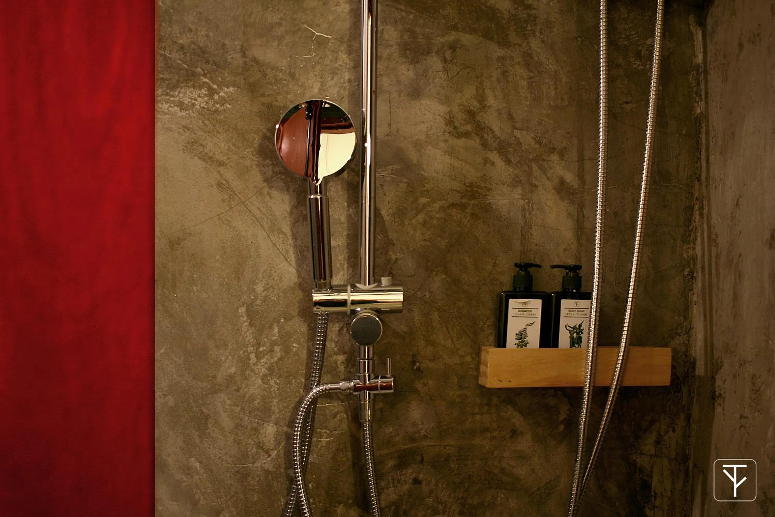 Shower in T-Boutique Hostel - Hua Lamphong