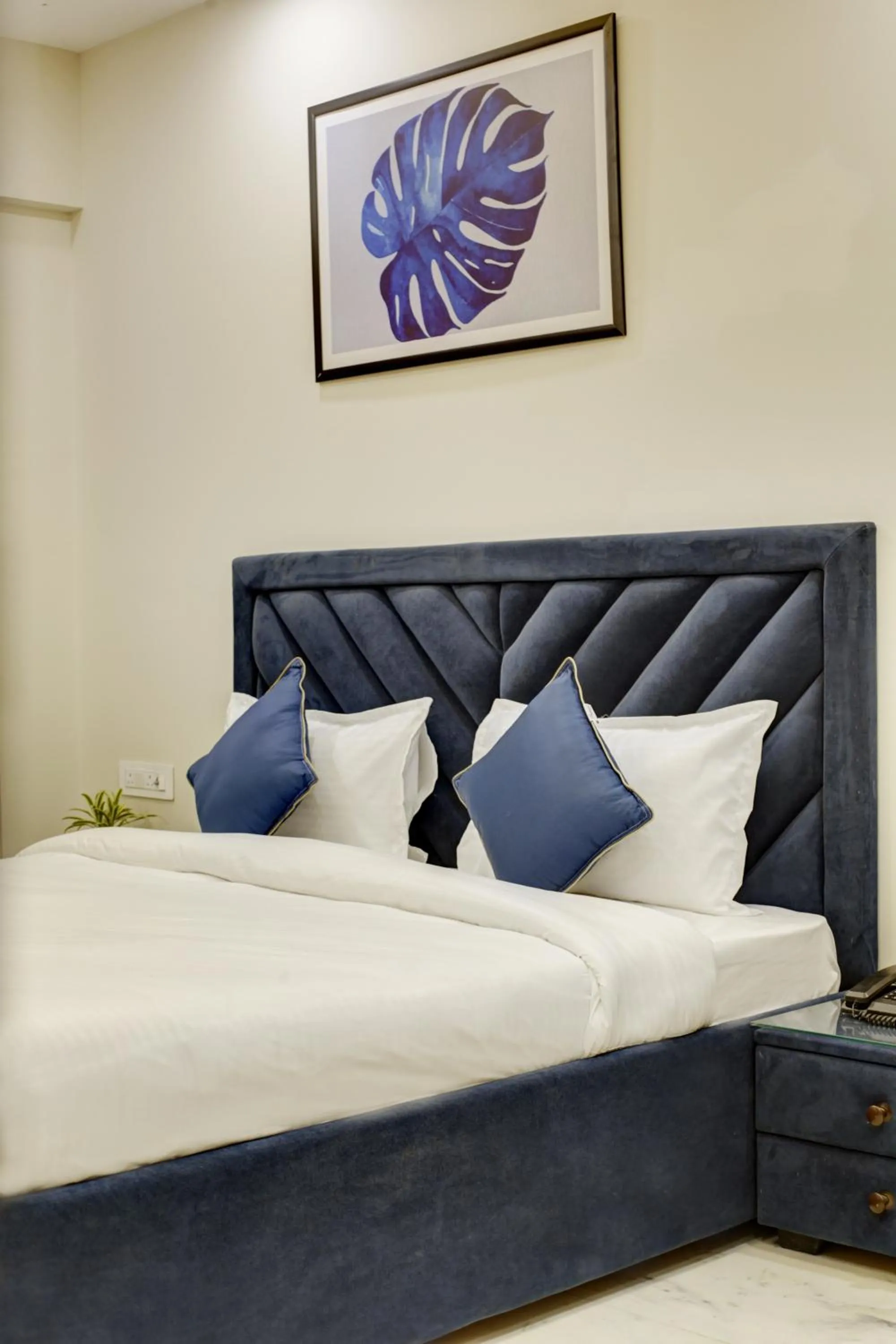 Bed in FlxHo Quad - Luxury Studio Apart Hotel DLF Cyber City