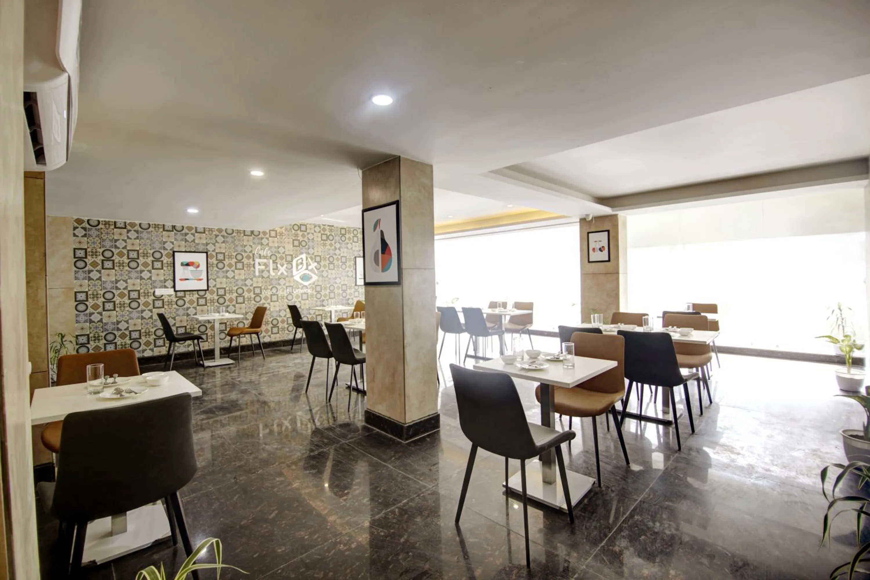 Restaurant/places to eat in FlxHo Quad - Luxury Studio Apart Hotel DLF Cyber City