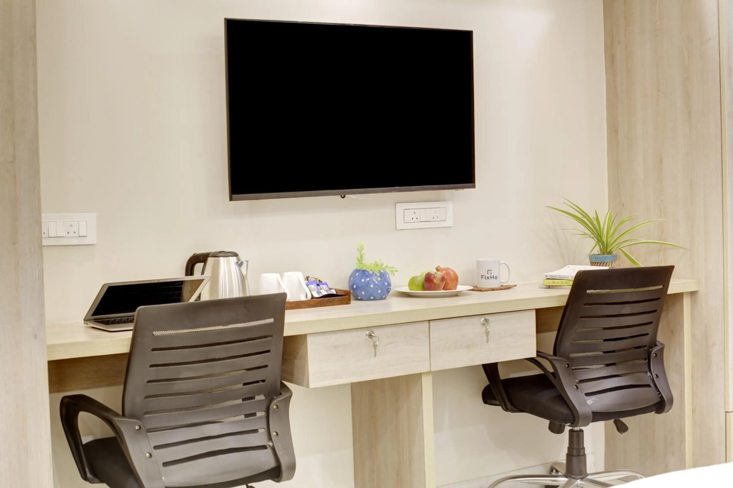 TV and multimedia in FlxHo Quad - Luxury Studio Apart Hotel DLF Cyber City