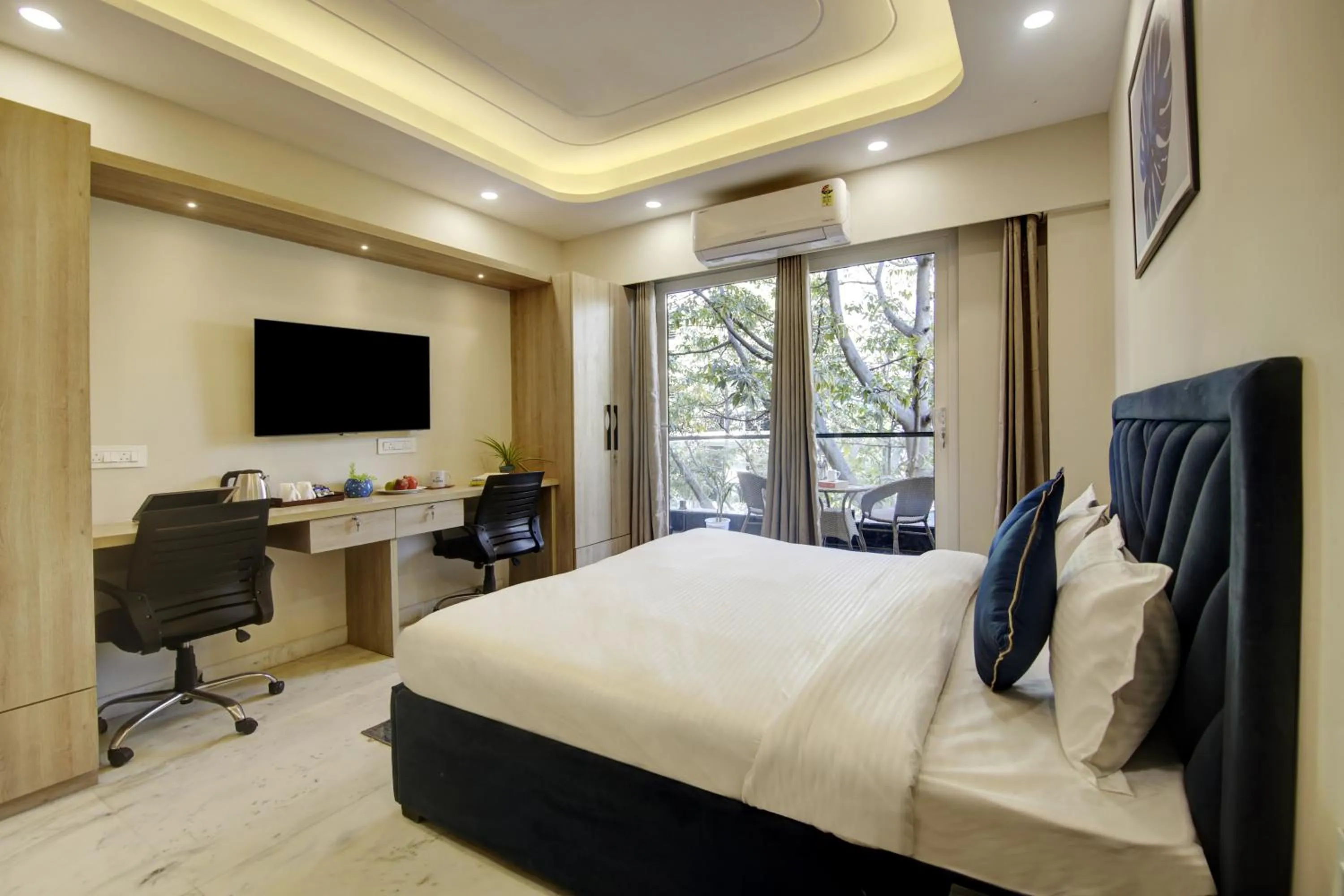 Bed in FlxHo Quad - Luxury Studio Apart Hotel DLF Cyber City