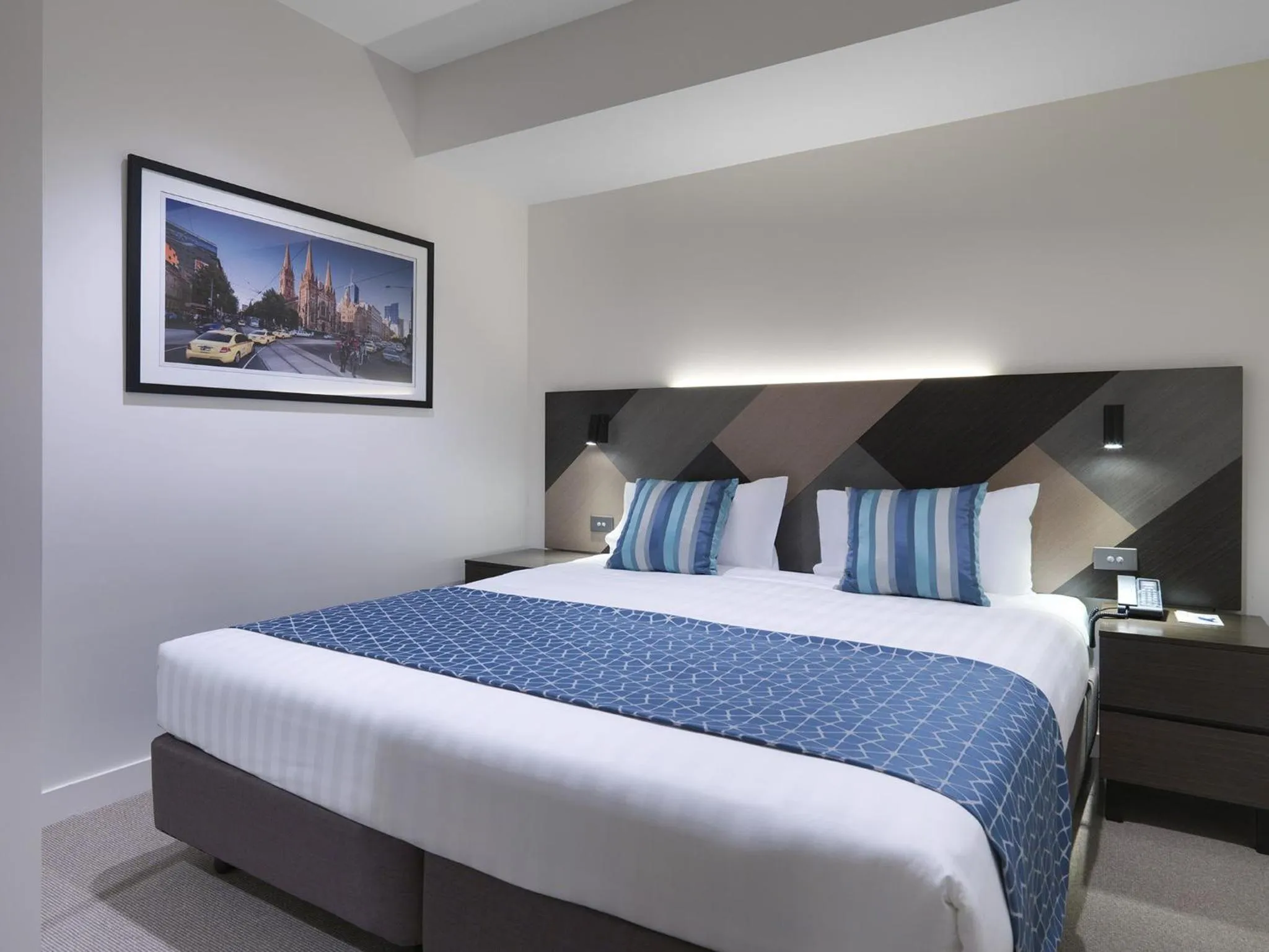 Bed in Wyndham Hotel Melbourne