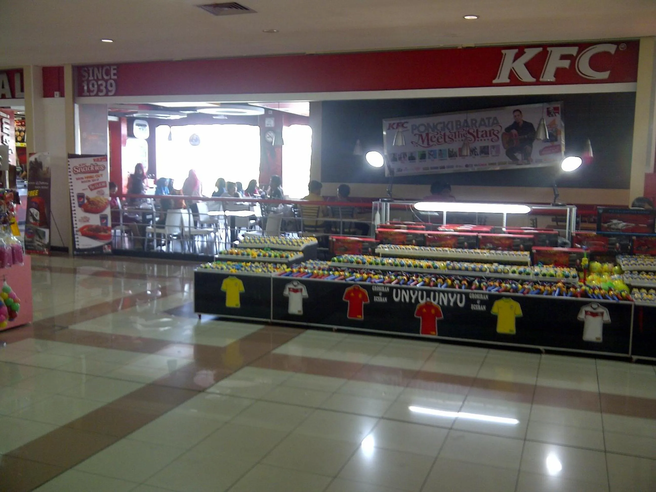 Restaurant/places to eat in Apartemen MTC