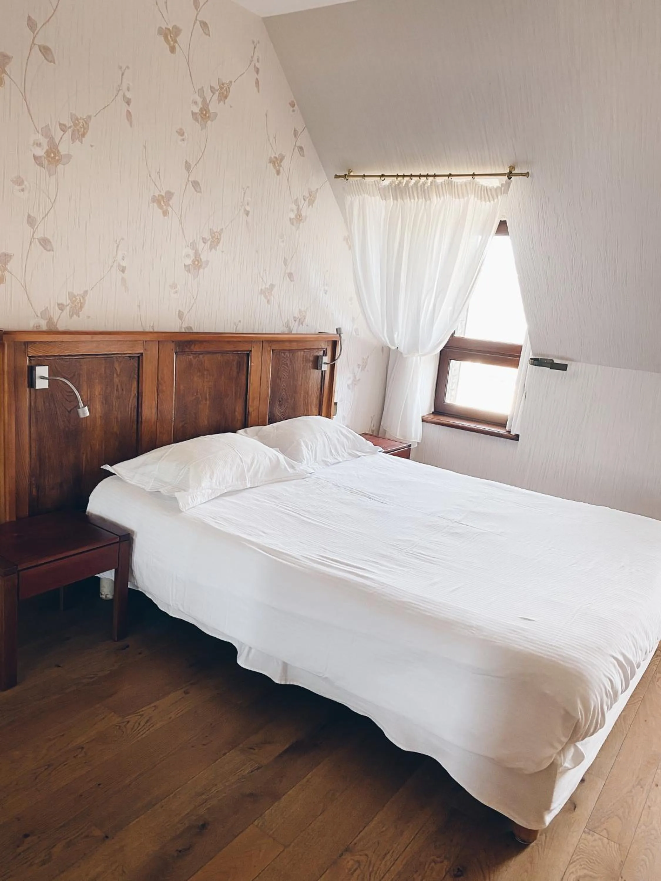 Photo of the whole room, Bed in Le Régis
