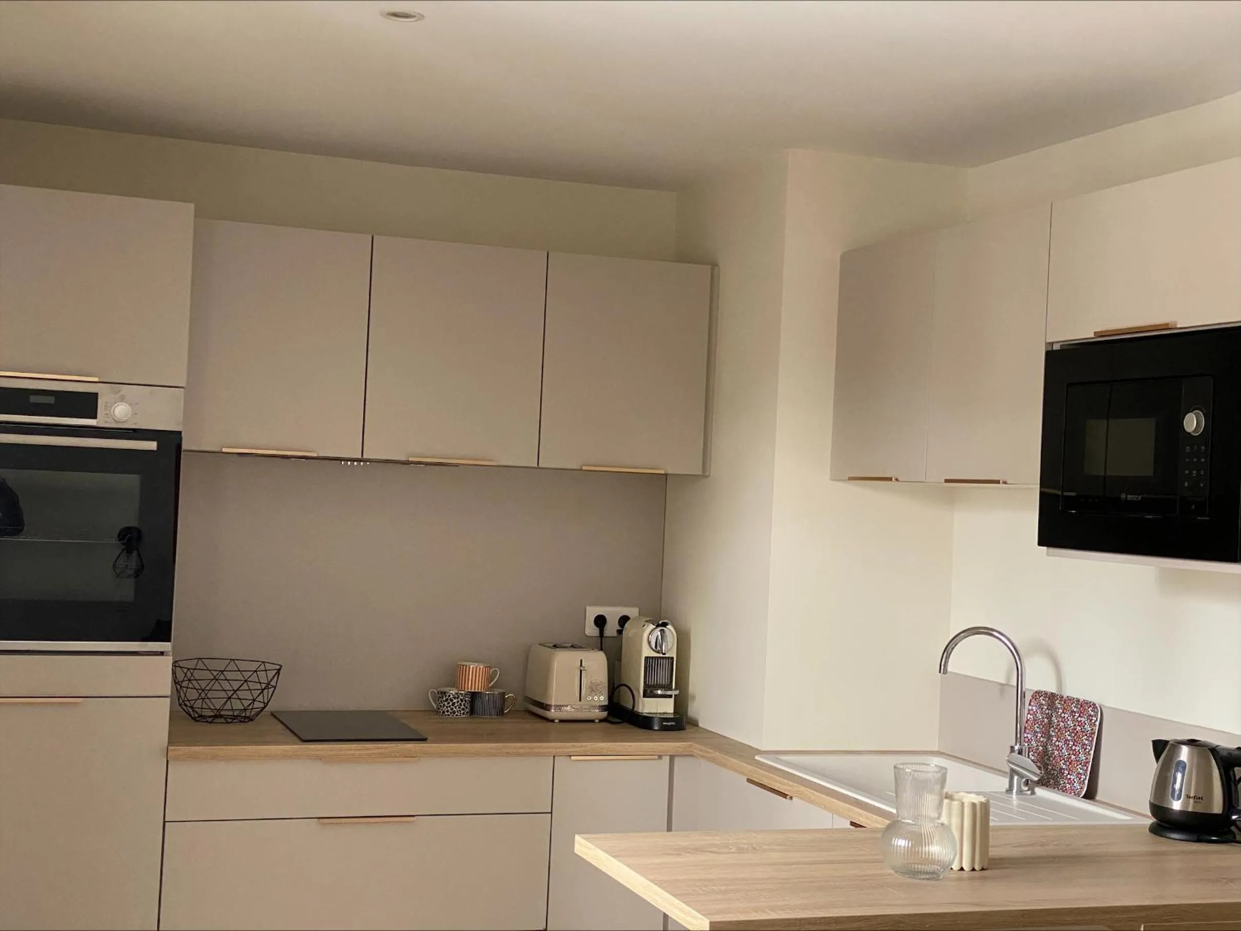 Kitchen or kitchenette in Le Régis