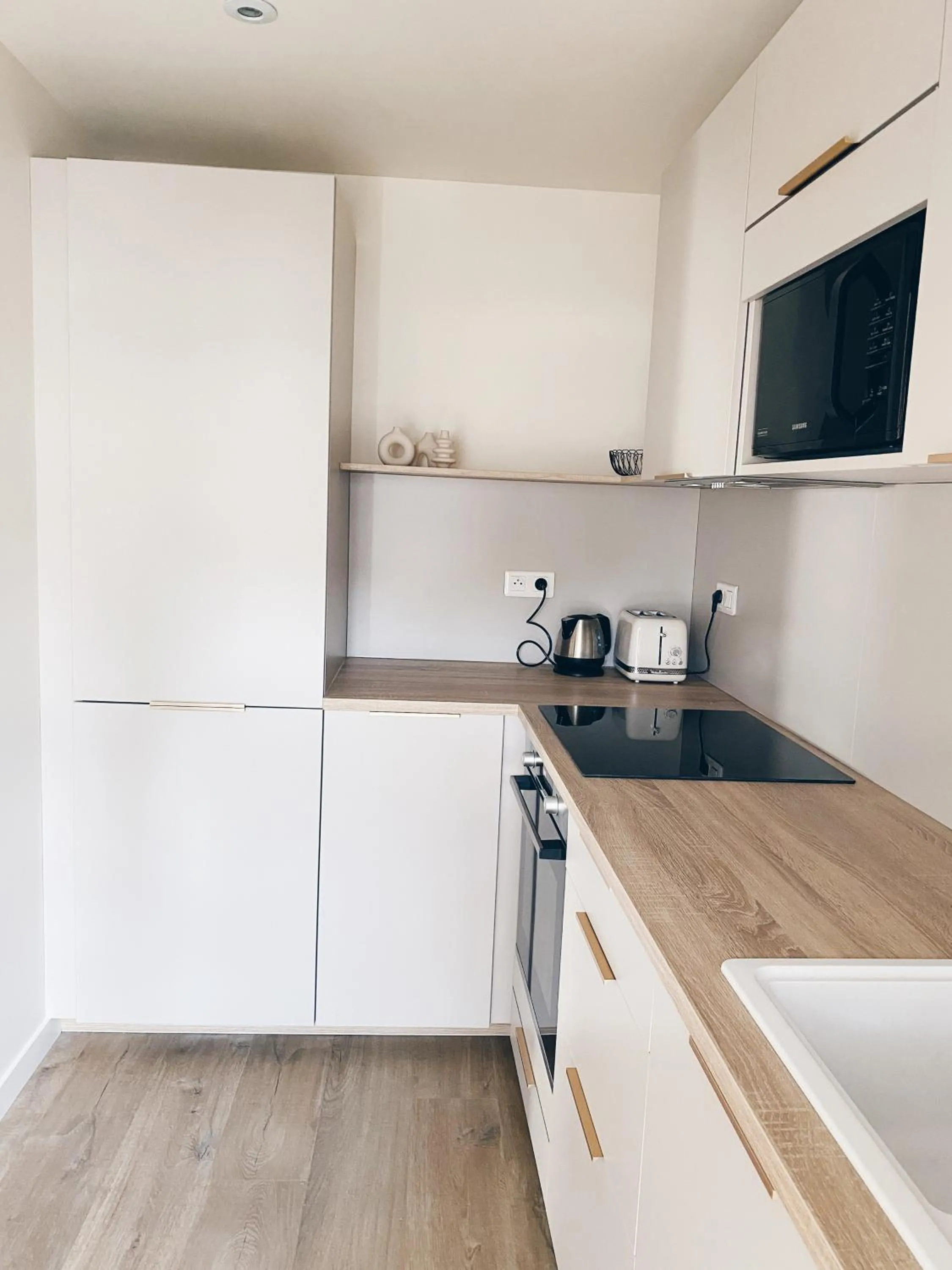 Kitchen or kitchenette in Le Régis