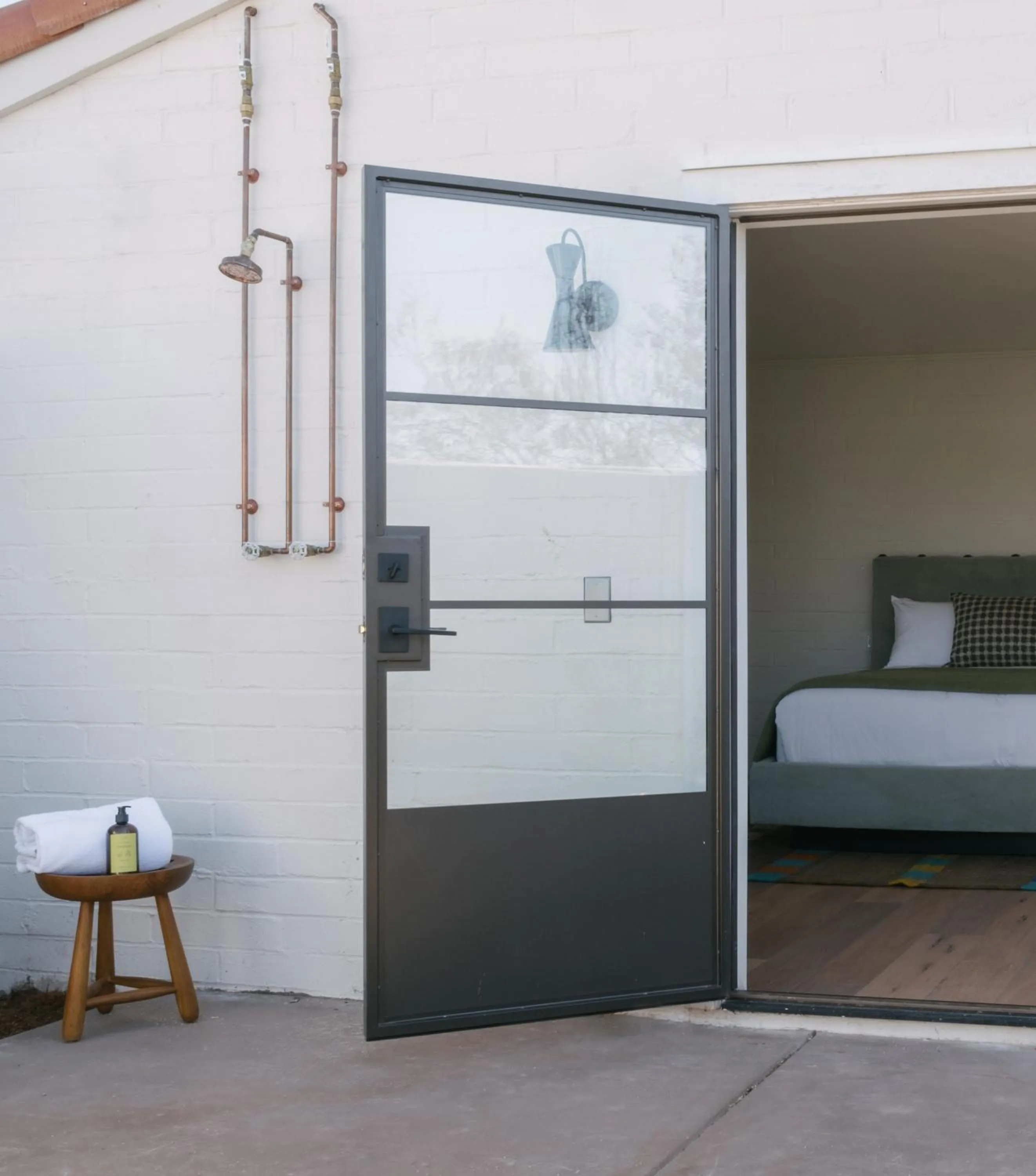 Patio, Bed in River Lodge Paso - 21 & Over Pool