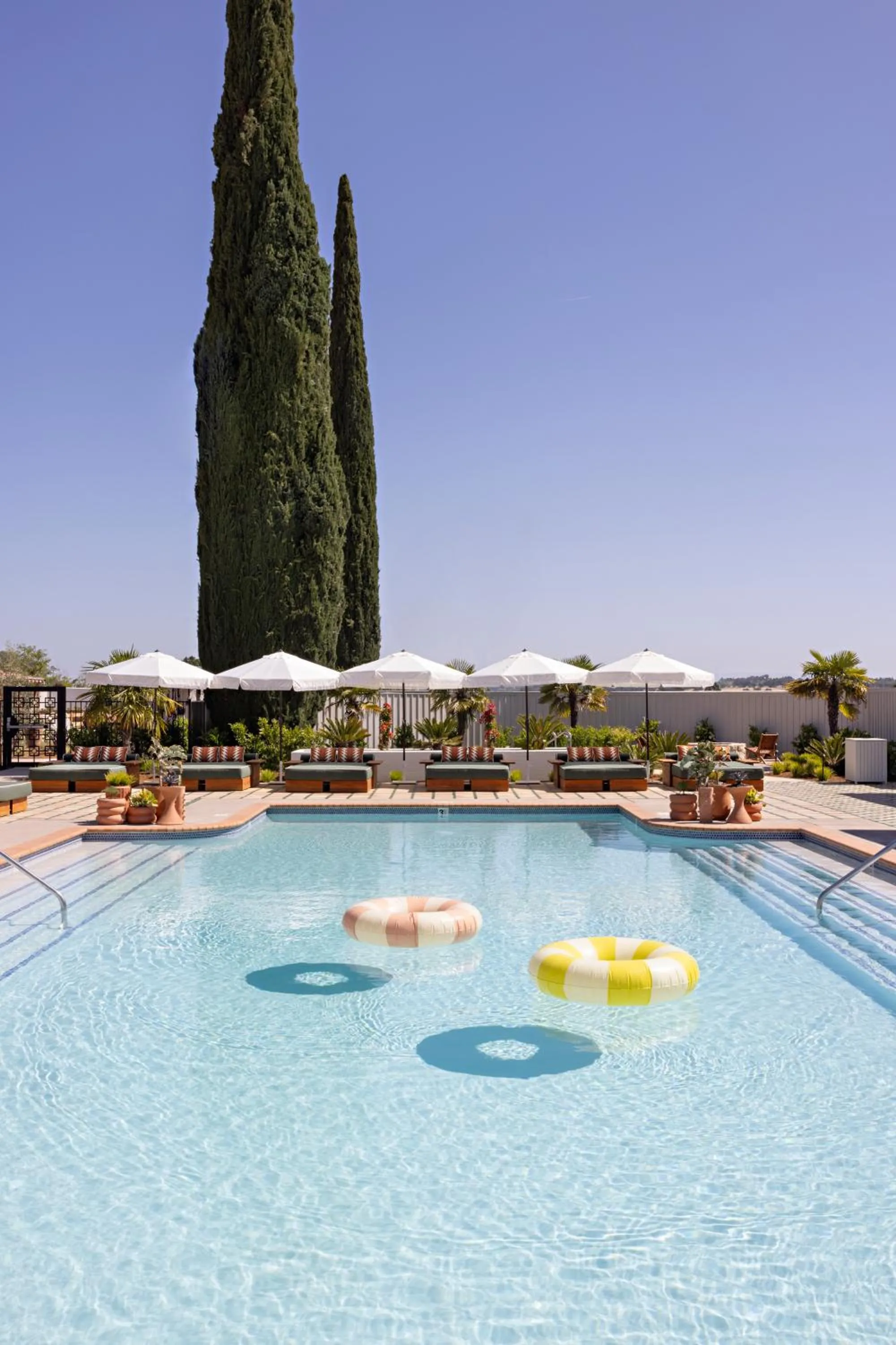 Swimming pool in River Lodge Paso - 21 & Over Pool