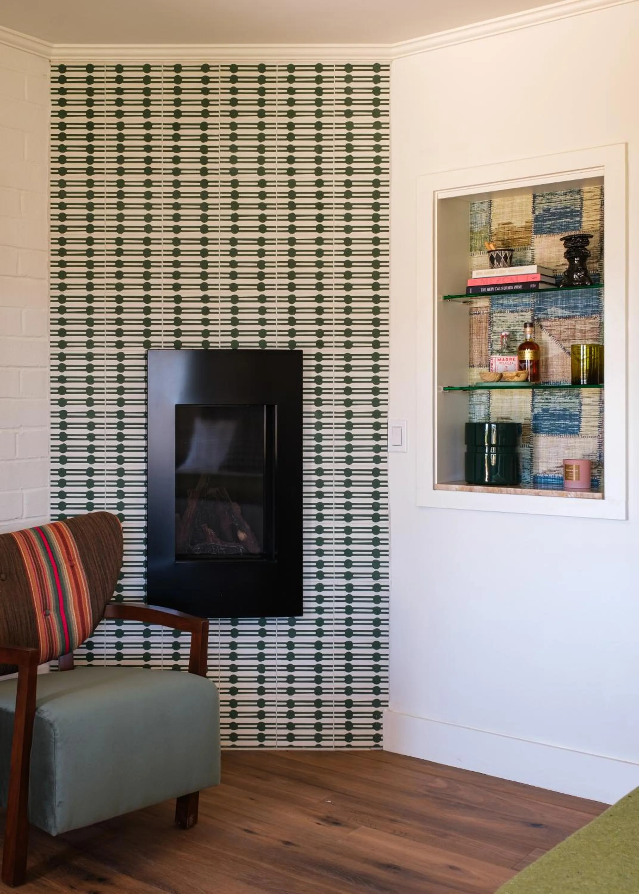 fireplace in River Lodge Paso - 21 & Over Pool