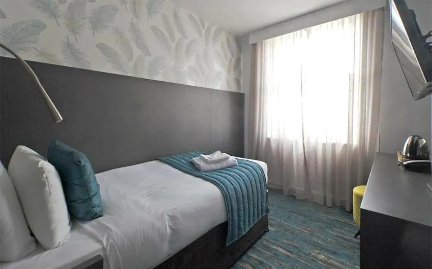 Photo of the whole room, Bed in K Hotel Kensington