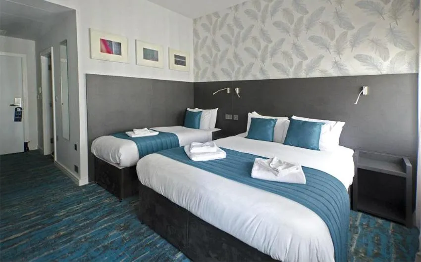 Photo of the whole room, Bed in K Hotel Kensington