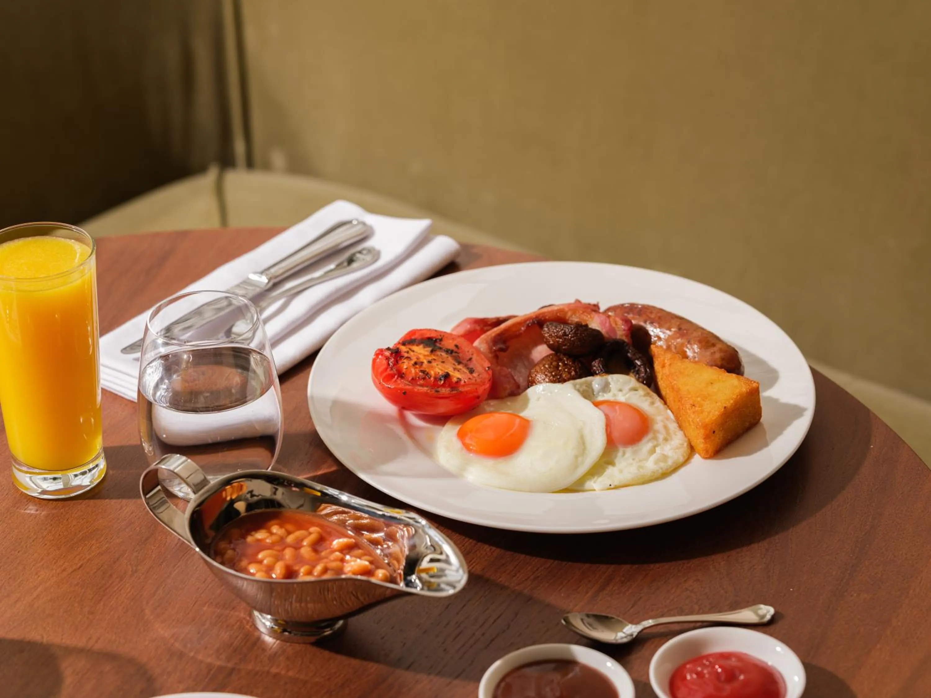 Breakfast in Miiro Templeton Garden