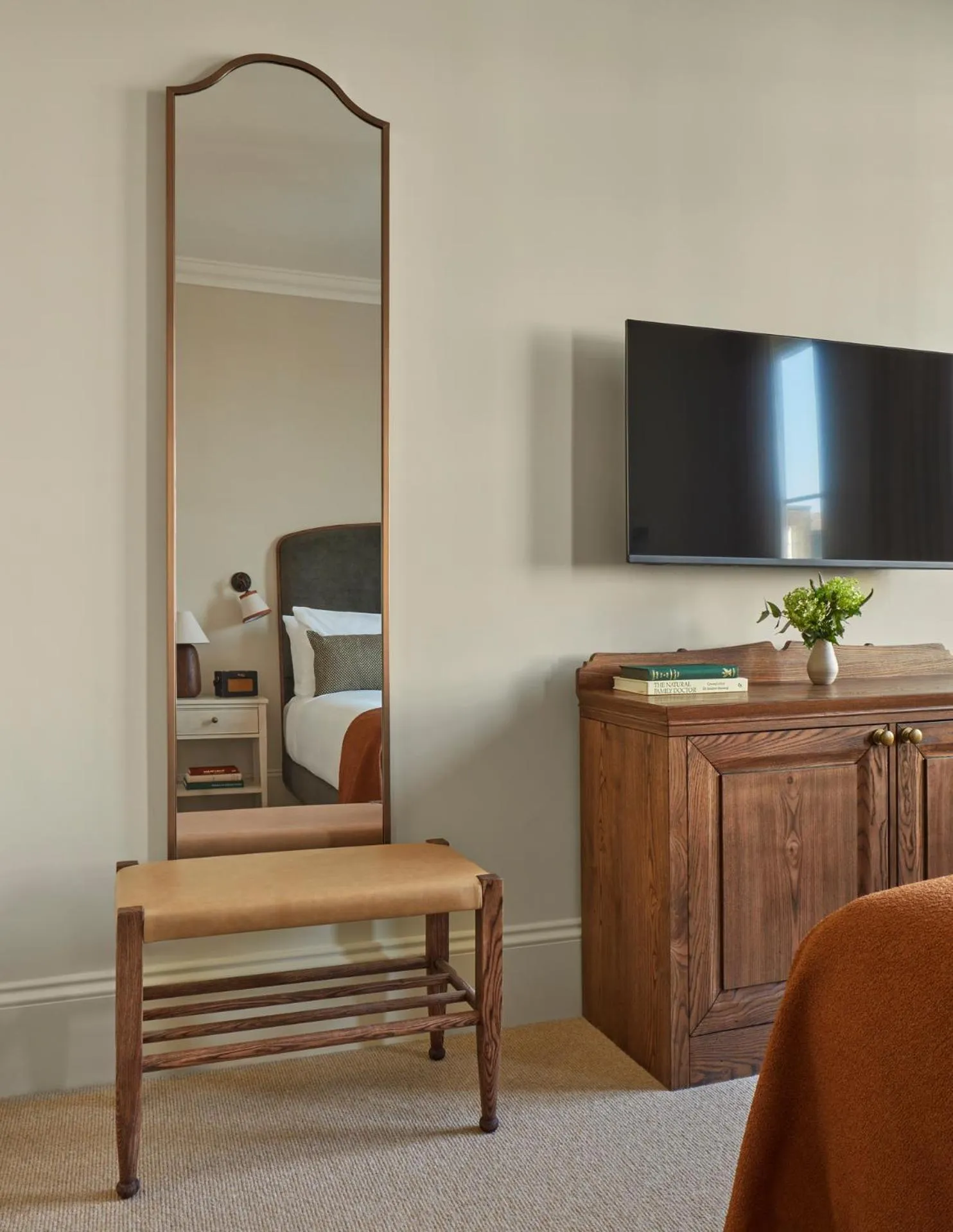 TV and multimedia in Miiro Templeton Garden