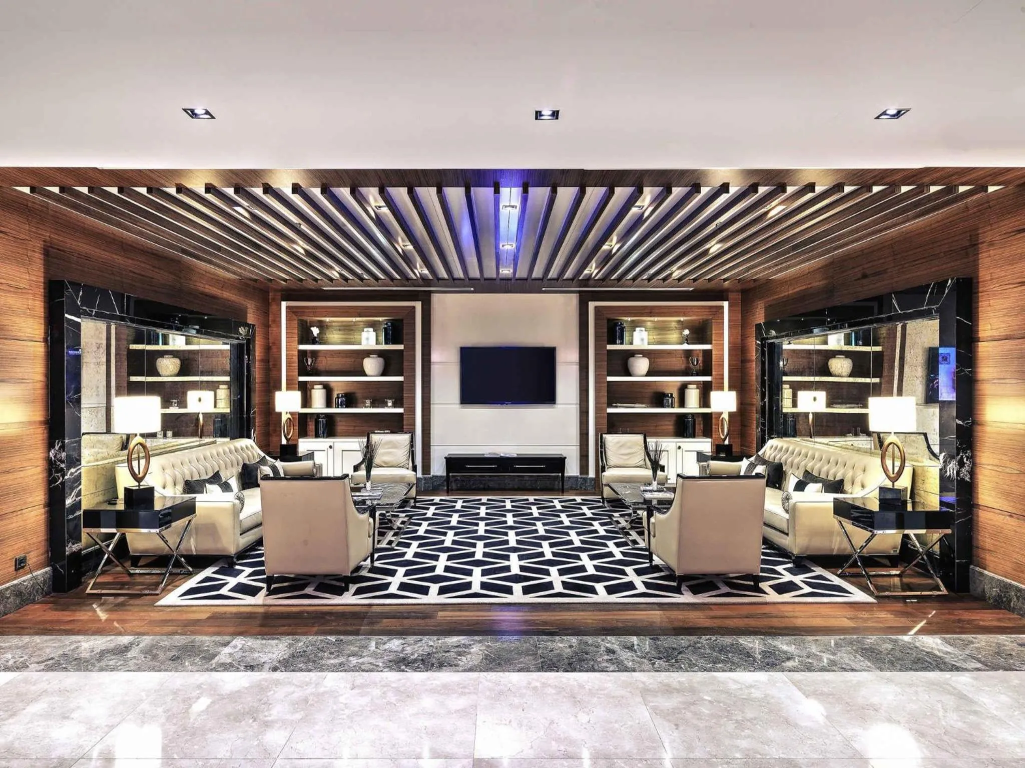 Lounge or bar in Mercure Istanbul Bomonti