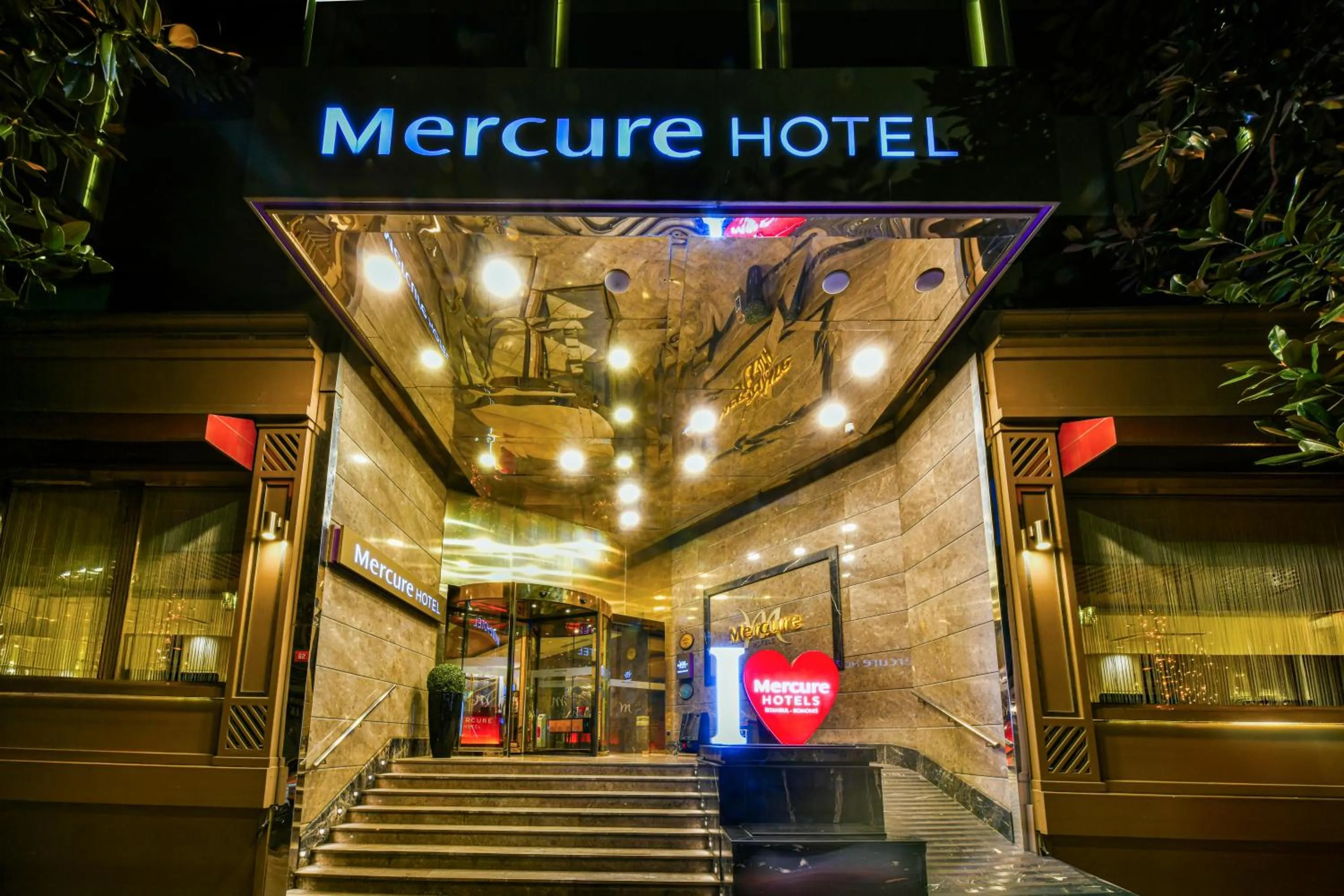 Facade/entrance in Mercure Istanbul Bomonti