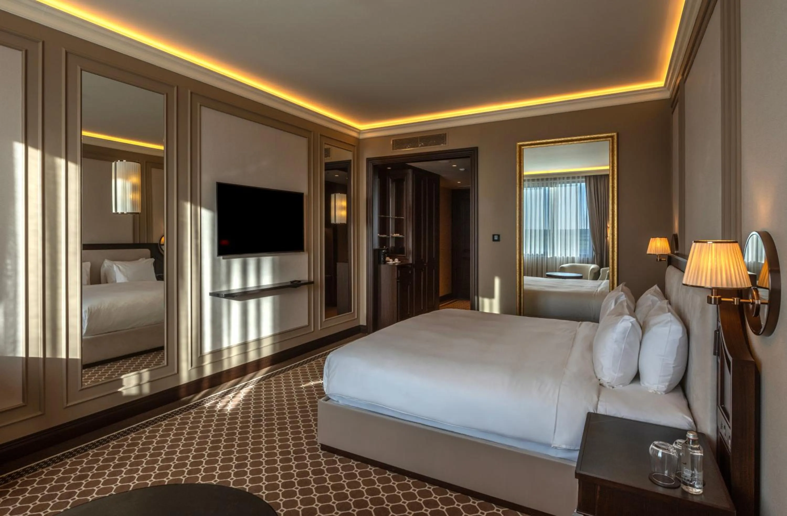 Bed in GoldenEye Hotel & Casino