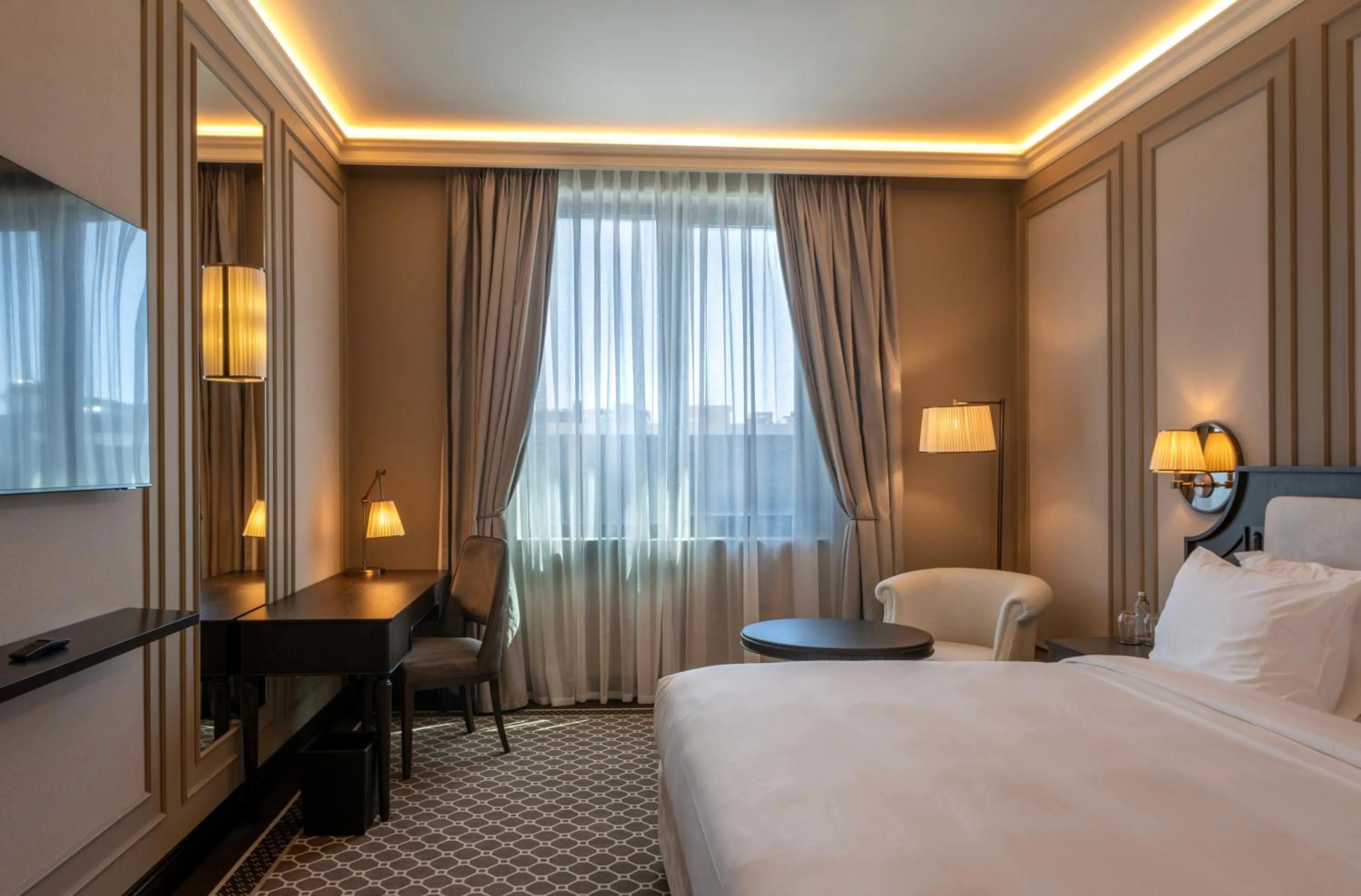 Bedroom, Bed in GoldenEye Hotel & Casino