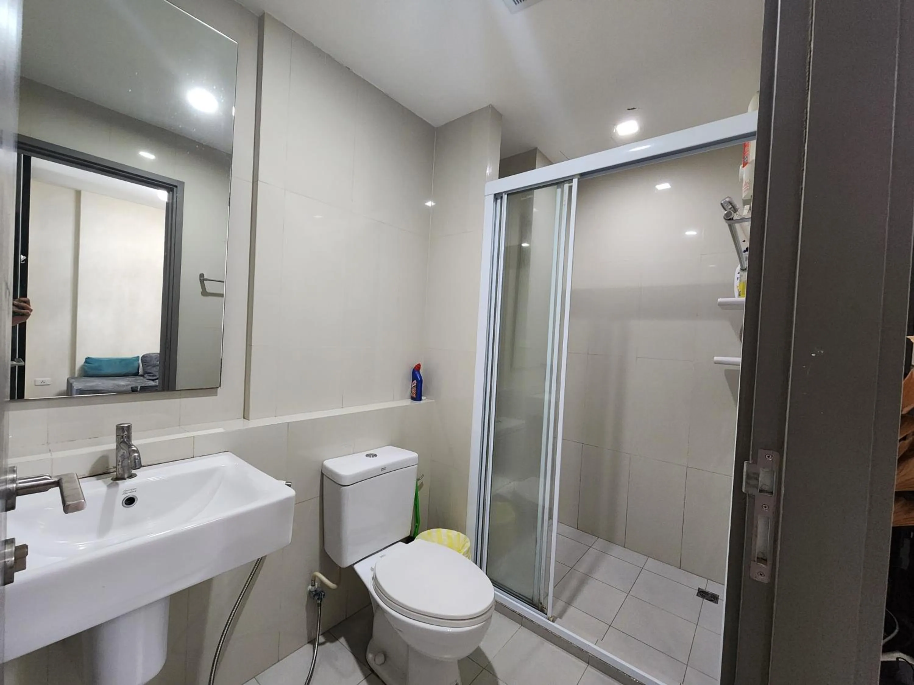 Shower in THE BASE Central Pattaya
